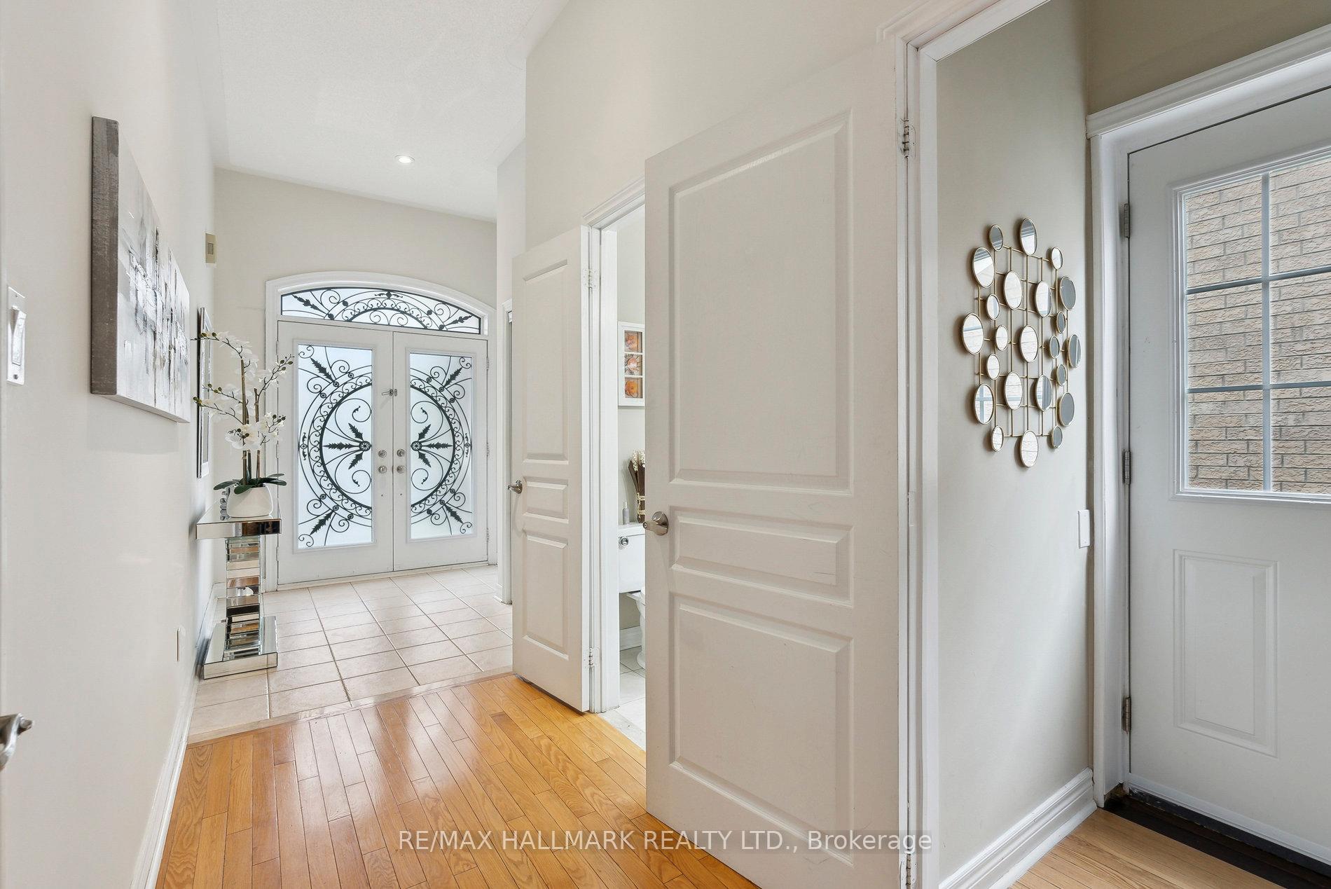 Photo 15 of 21 Amberty Street, Vaughan, Patterson — HOMEH