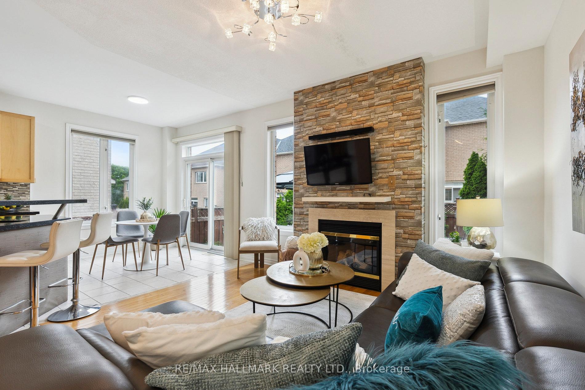 Photo 4 of 21 Amberty Street, Vaughan, Patterson — HOMEH