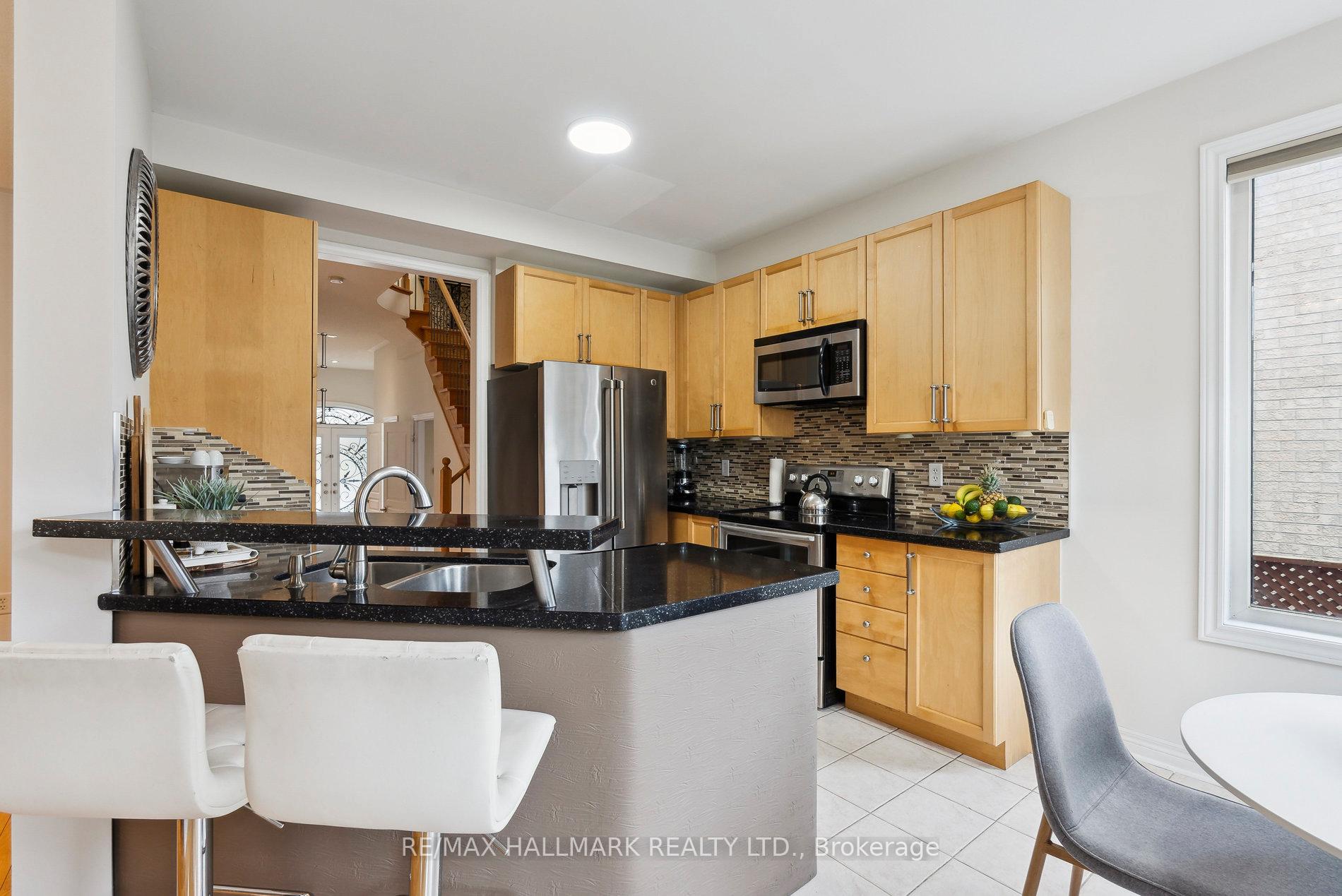 Photo 12 of 21 Amberty Street, Vaughan, Patterson — HOMEH