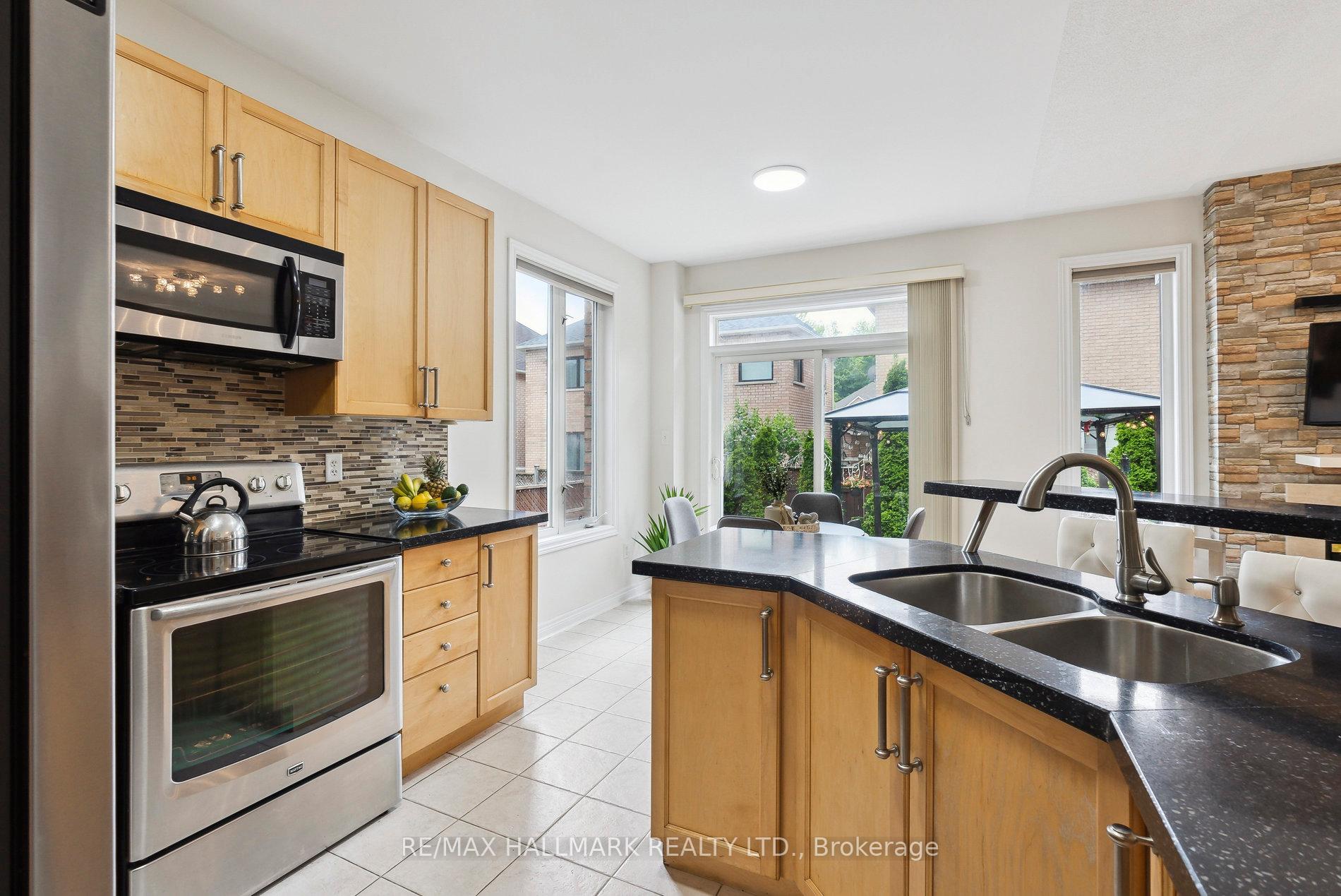 Photo 6 of 21 Amberty Street, Vaughan, Patterson — HOMEH