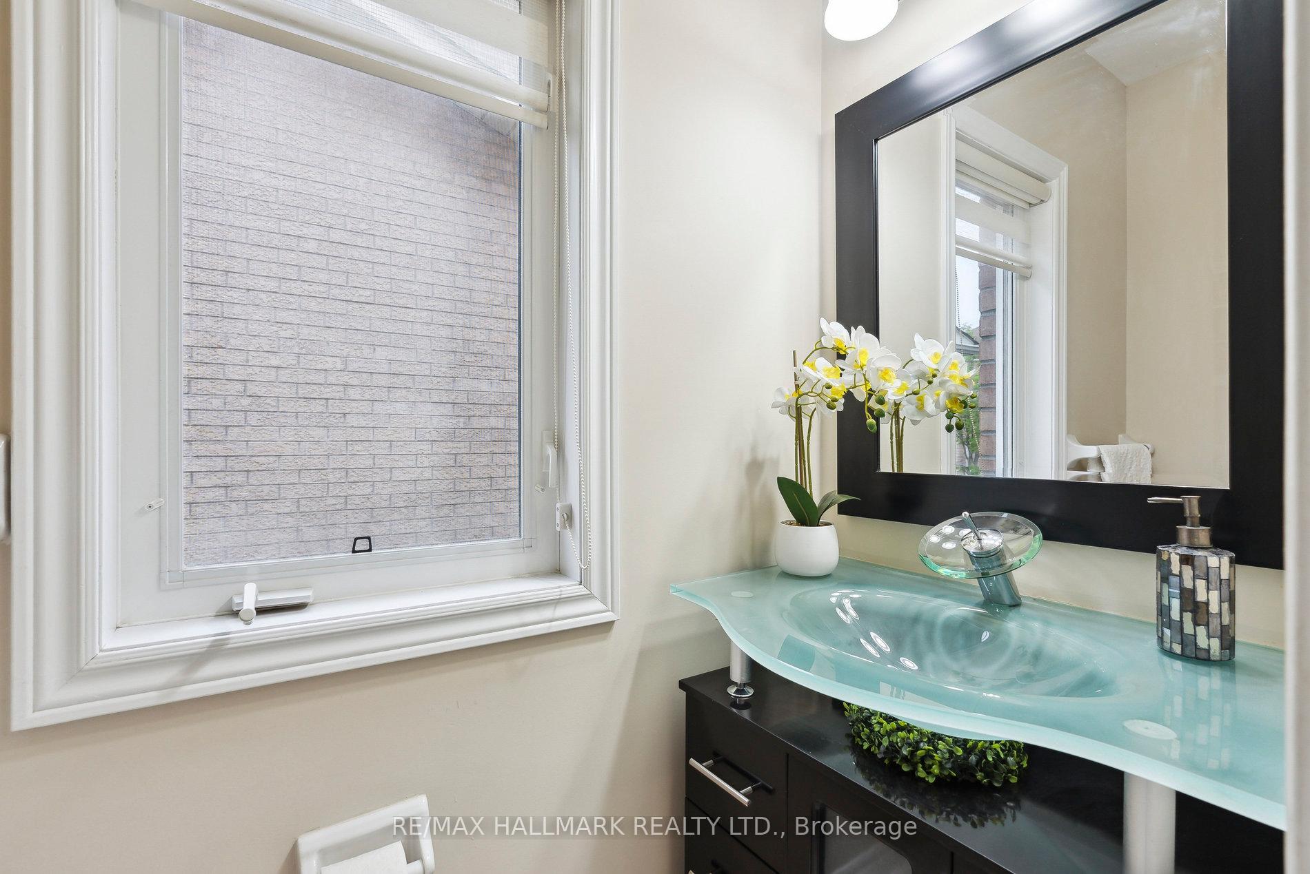 Photo 10 of 21 Amberty Street, Vaughan, Patterson — HOMEH
