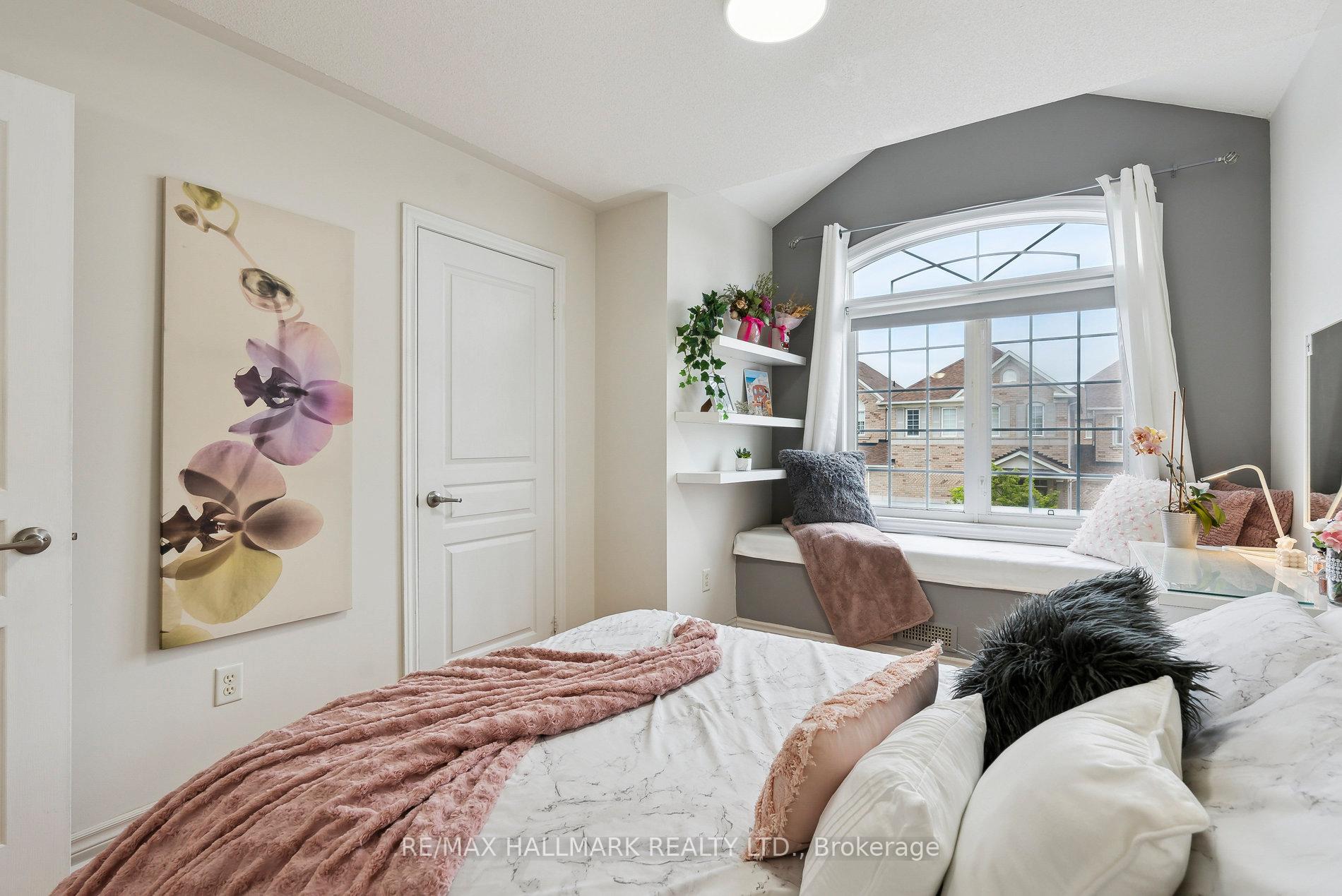 Photo 13 of 21 Amberty Street, Vaughan, Patterson — HOMEH