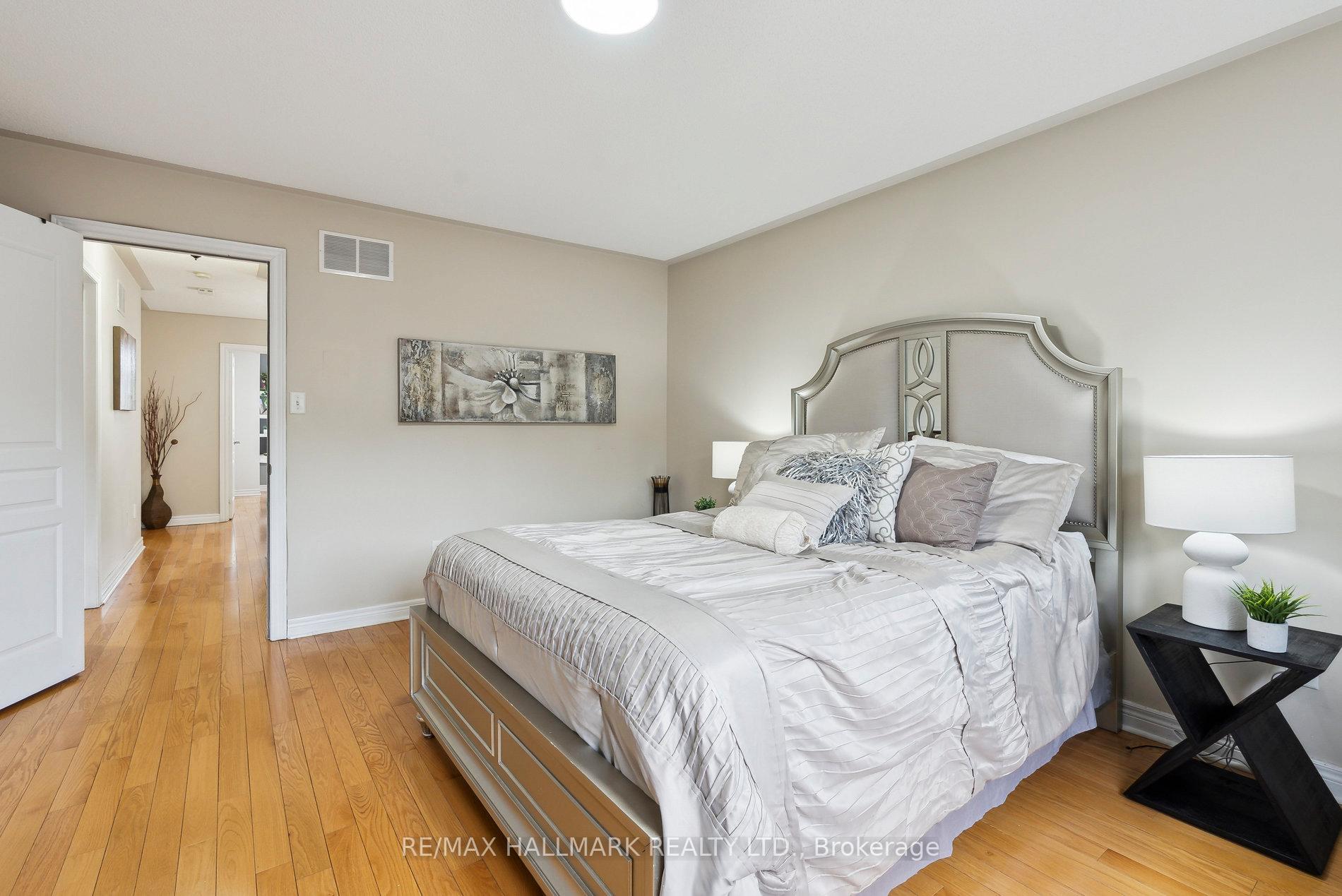 Photo 19 of 21 Amberty Street, Vaughan, Patterson — HOMEH