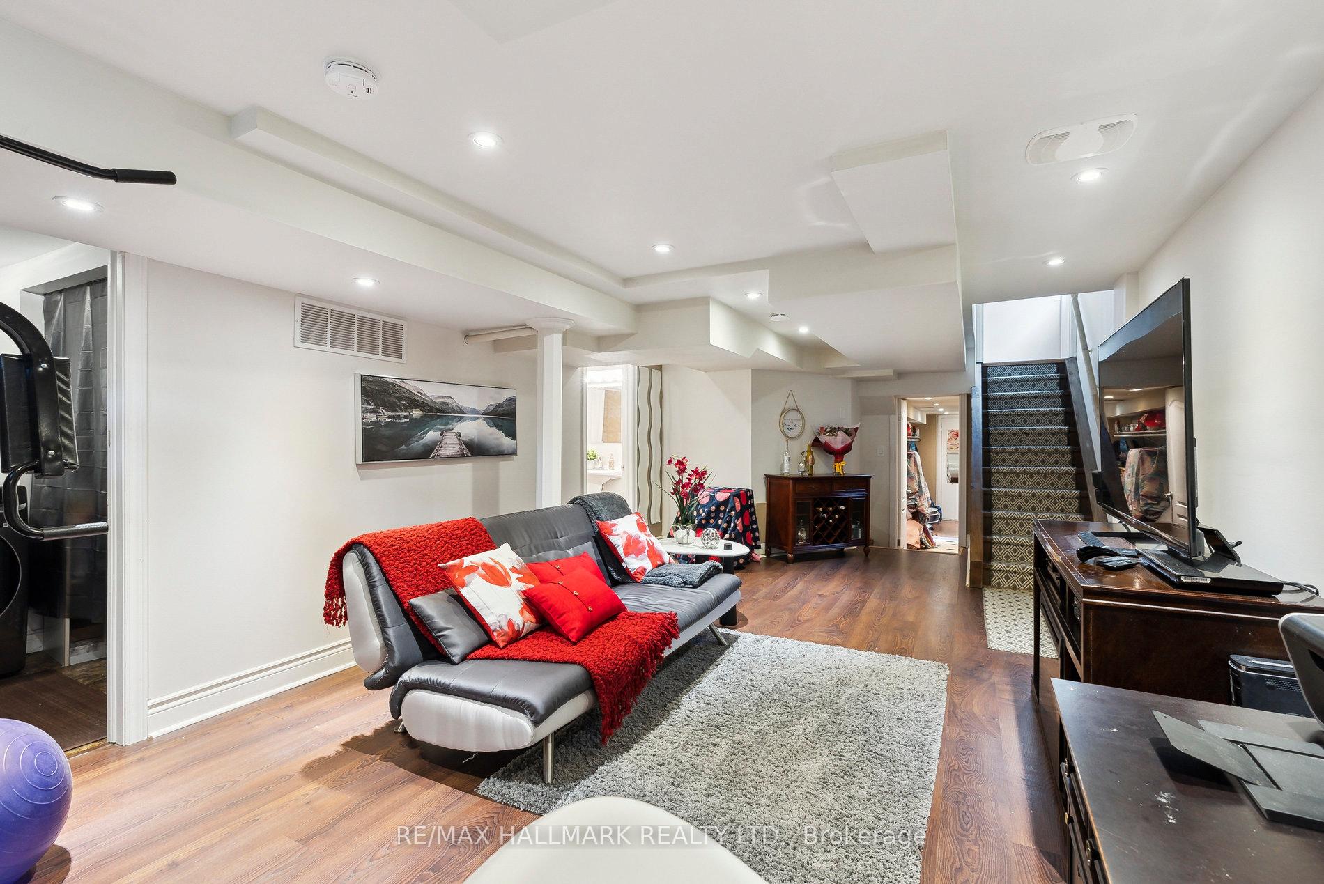 Photo 25 of 21 Amberty Street, Vaughan, Patterson — HOMEH