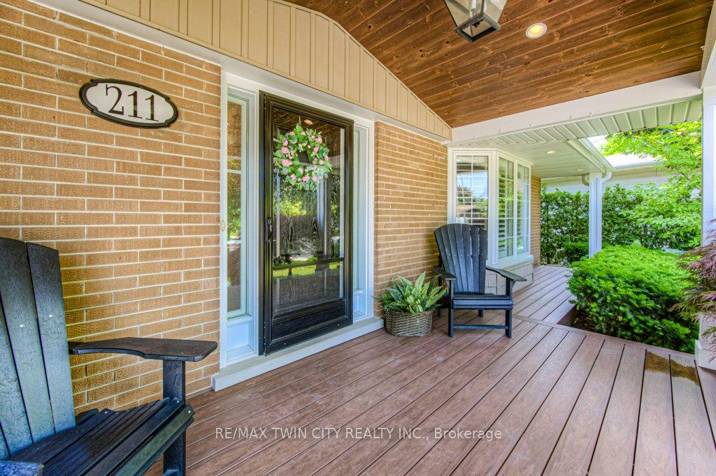 Photo 12 of 211 Ripplewood Crescent, Kitchener — HOMEH
