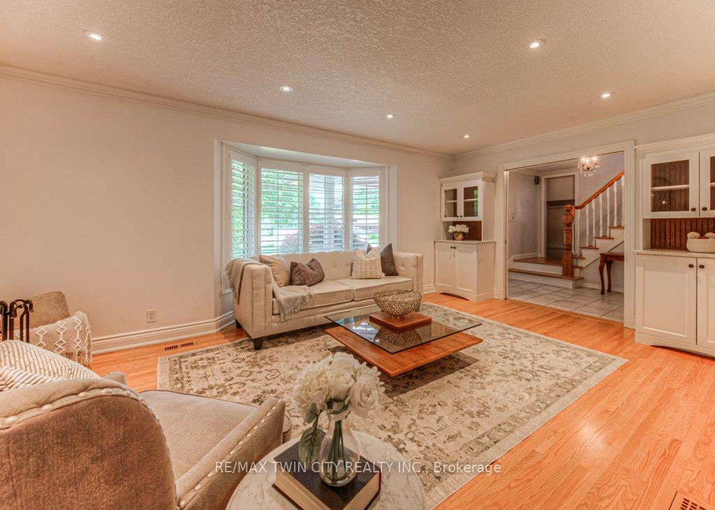 Photo 20 of 211 Ripplewood Crescent, Kitchener — HOMEH
