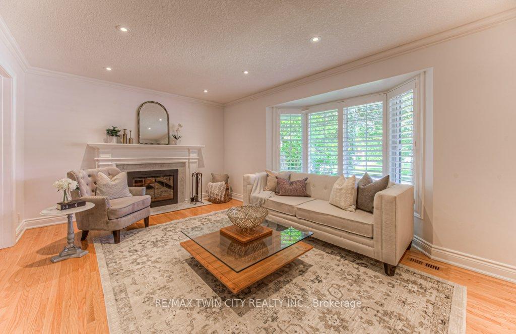 Photo 10 of 211 Ripplewood Crescent, Kitchener — HOMEH
