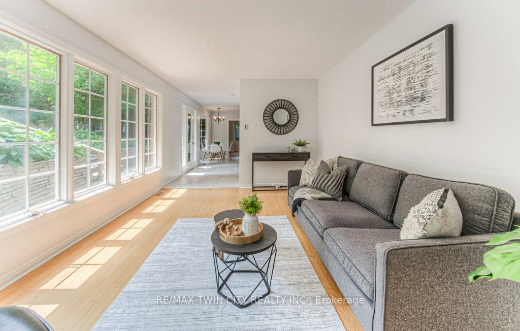 Photo 2 of 211 Ripplewood Crescent, Kitchener — HOMEH