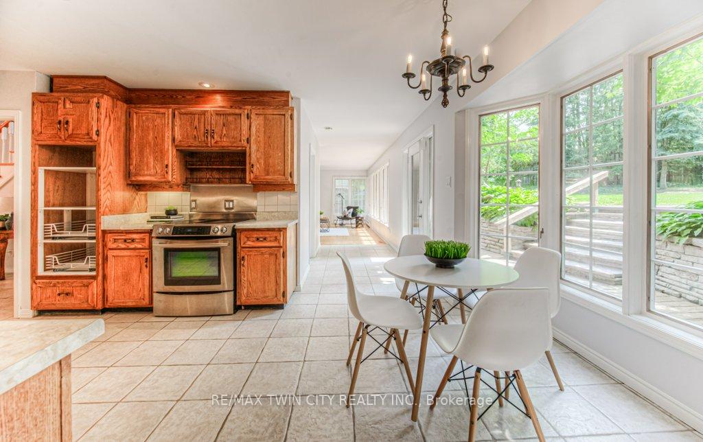 Photo 21 of 211 Ripplewood Crescent, Kitchener — HOMEH