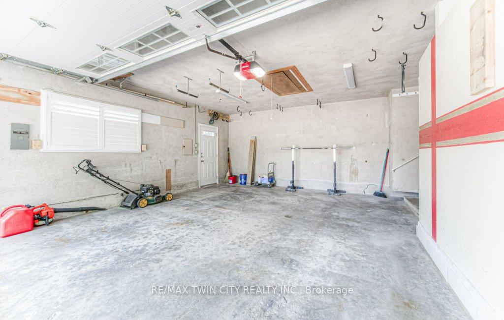 Photo 29 of 211 Ripplewood Crescent, Kitchener — HOMEH