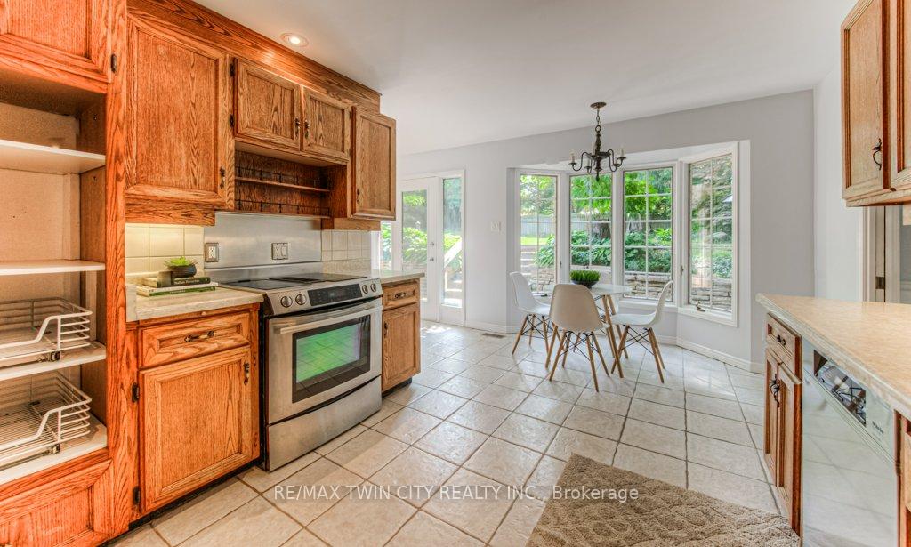 Photo 25 of 211 Ripplewood Crescent, Kitchener — HOMEH