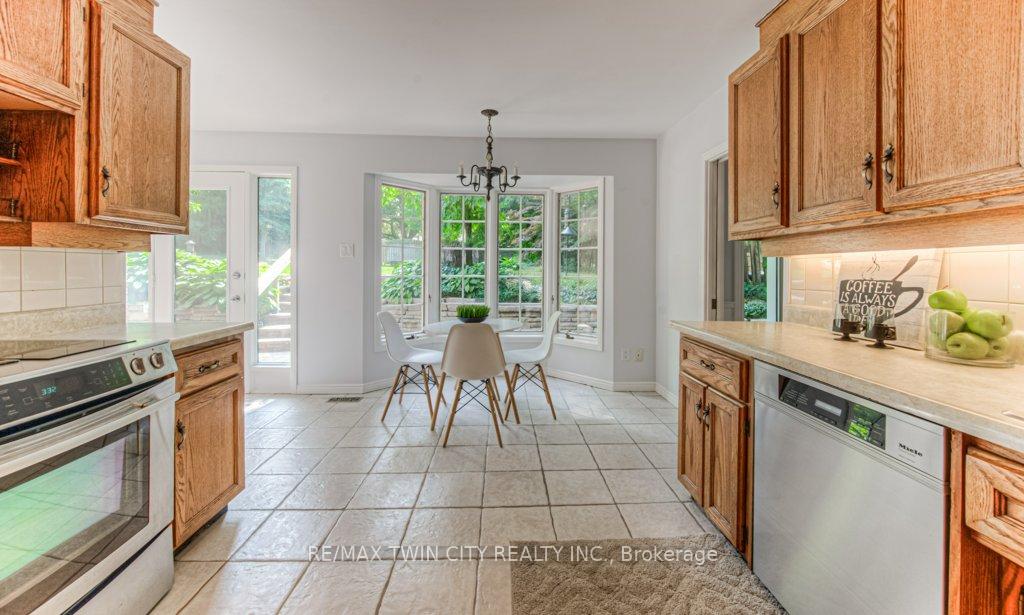 Photo 5 of 211 Ripplewood Crescent, Kitchener — HOMEH