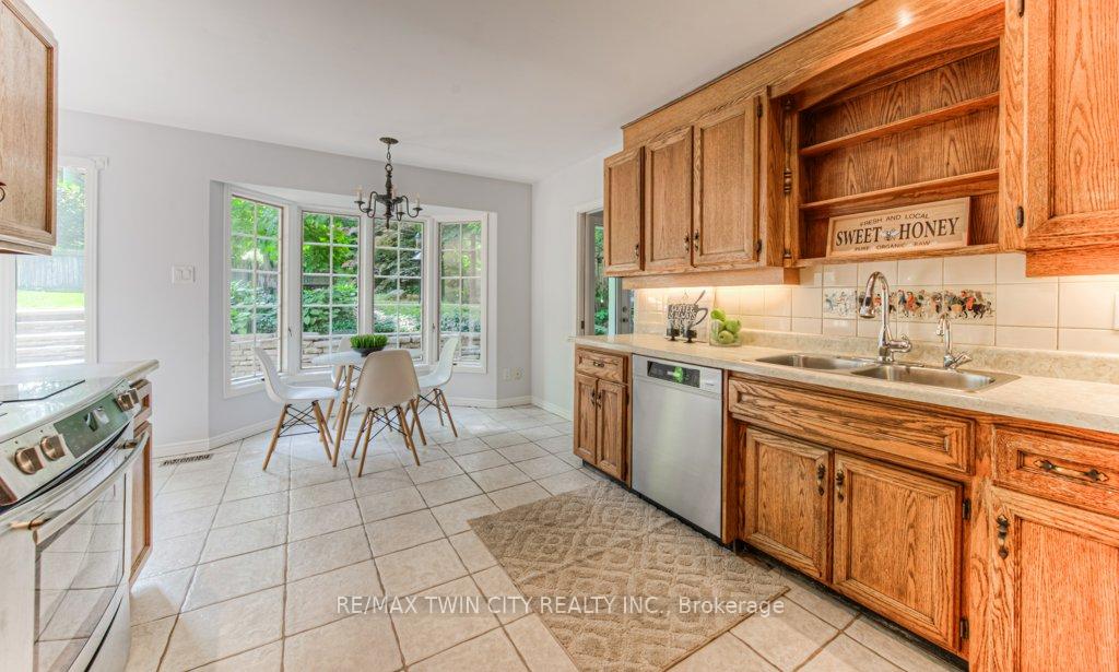 Photo 19 of 211 Ripplewood Crescent, Kitchener — HOMEH