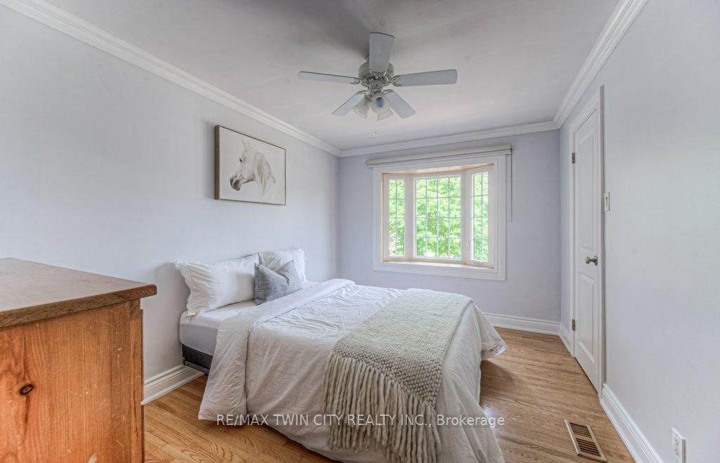 Photo 23 of 211 Ripplewood Crescent, Kitchener — HOMEH