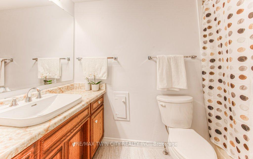Photo 49 of 211 Ripplewood Crescent, Kitchener — HOMEH