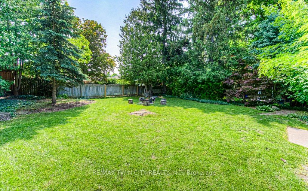 Photo 37 of 211 Ripplewood Crescent, Kitchener — HOMEH