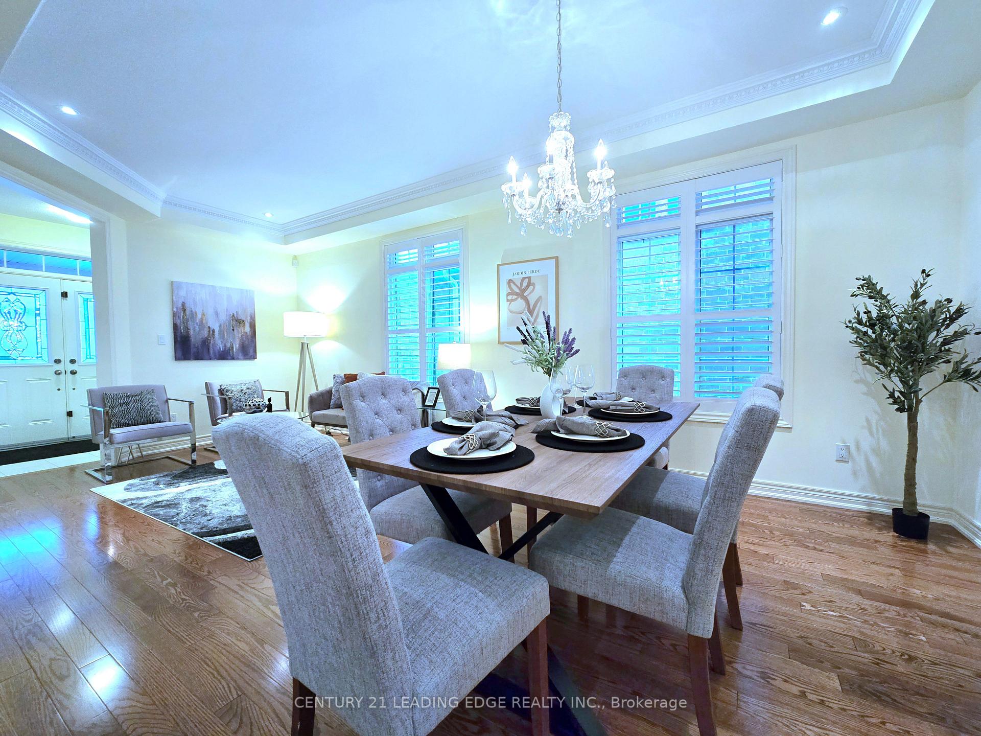 Photo 3 of 6 Castleglen Boulevard, Markham, Berczy — HOMEH