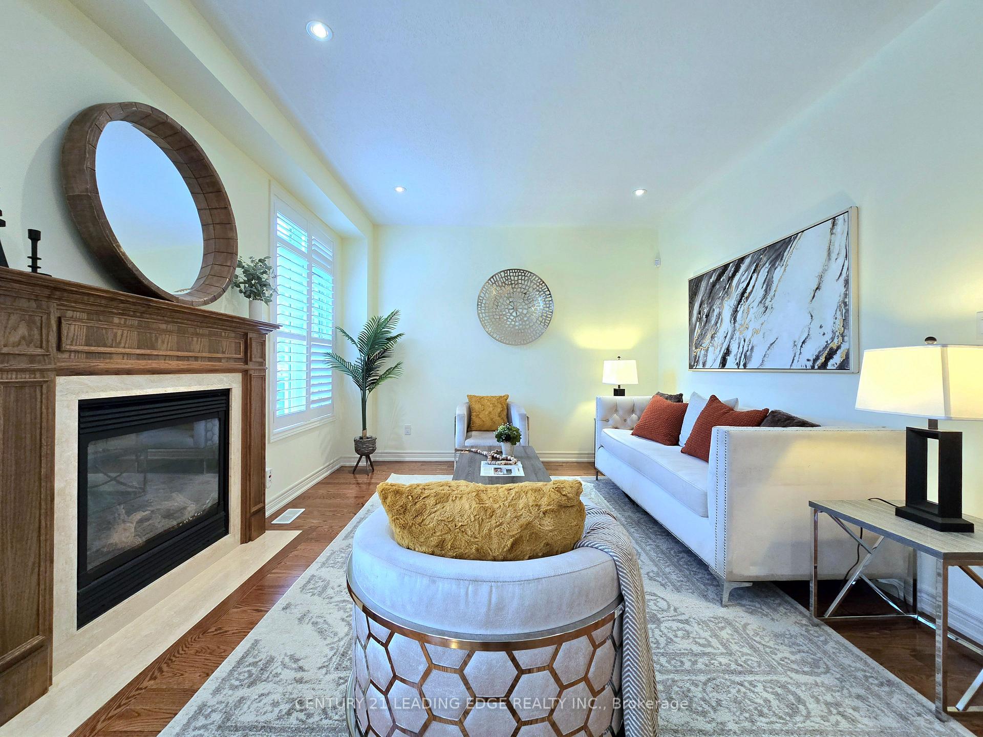 Photo 13 of 6 Castleglen Boulevard, Markham, Berczy — HOMEH