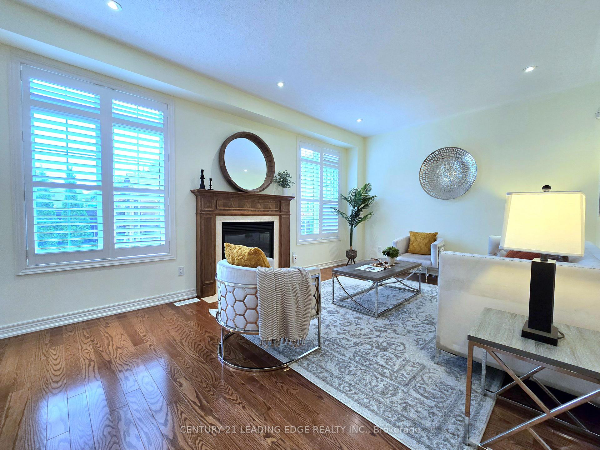 Photo 10 of 6 Castleglen Boulevard, Markham, Berczy — HOMEH