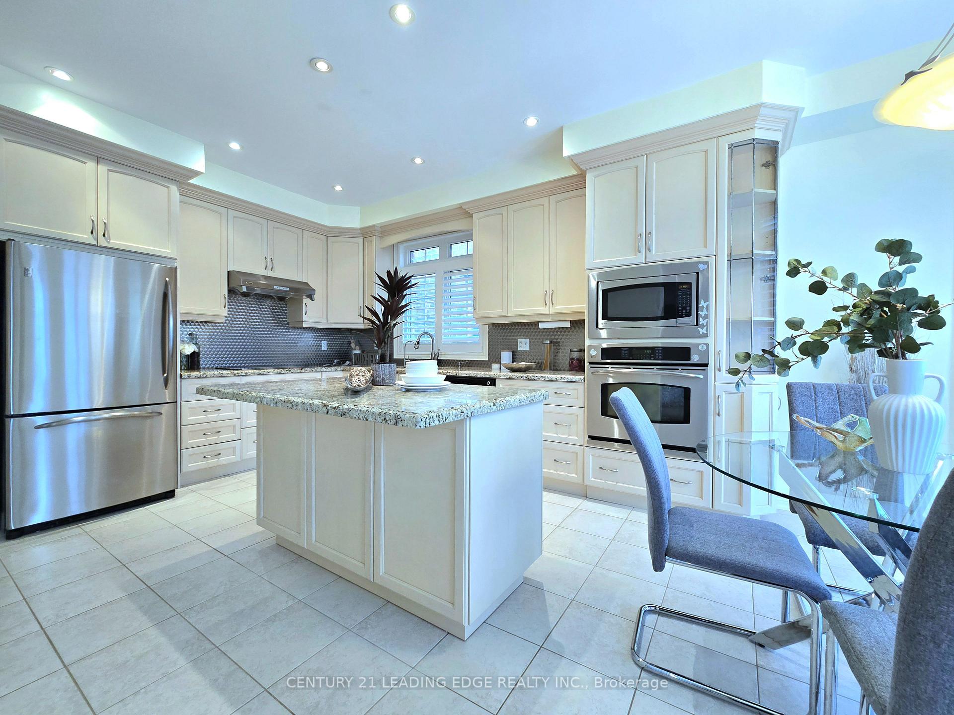 Photo 12 of 6 Castleglen Boulevard, Markham, Berczy — HOMEH