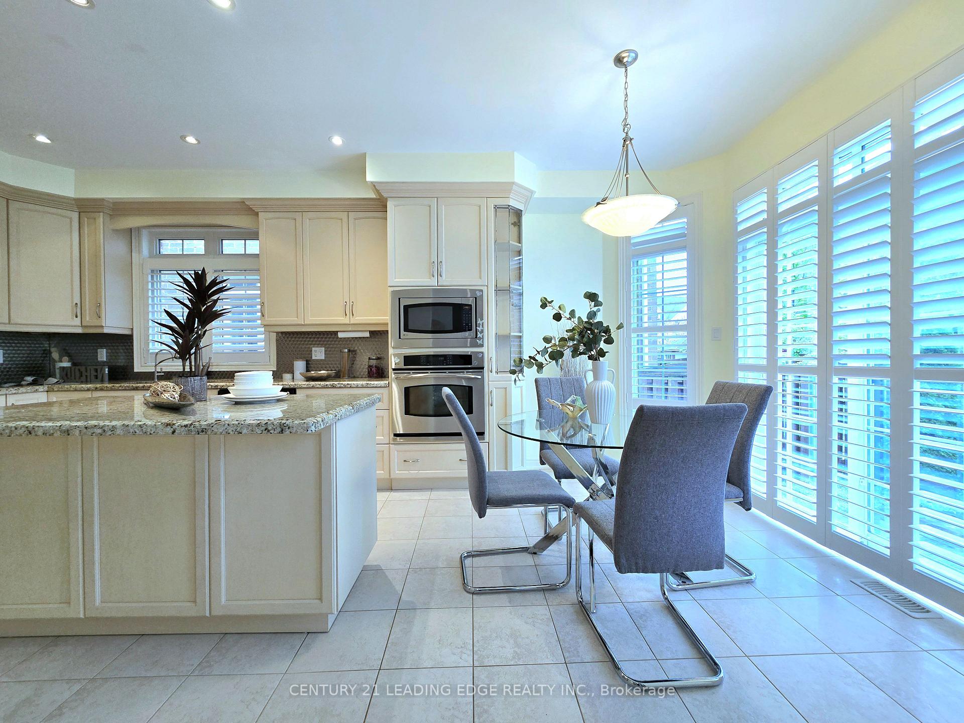 Photo 14 of 6 Castleglen Boulevard, Markham, Berczy — HOMEH