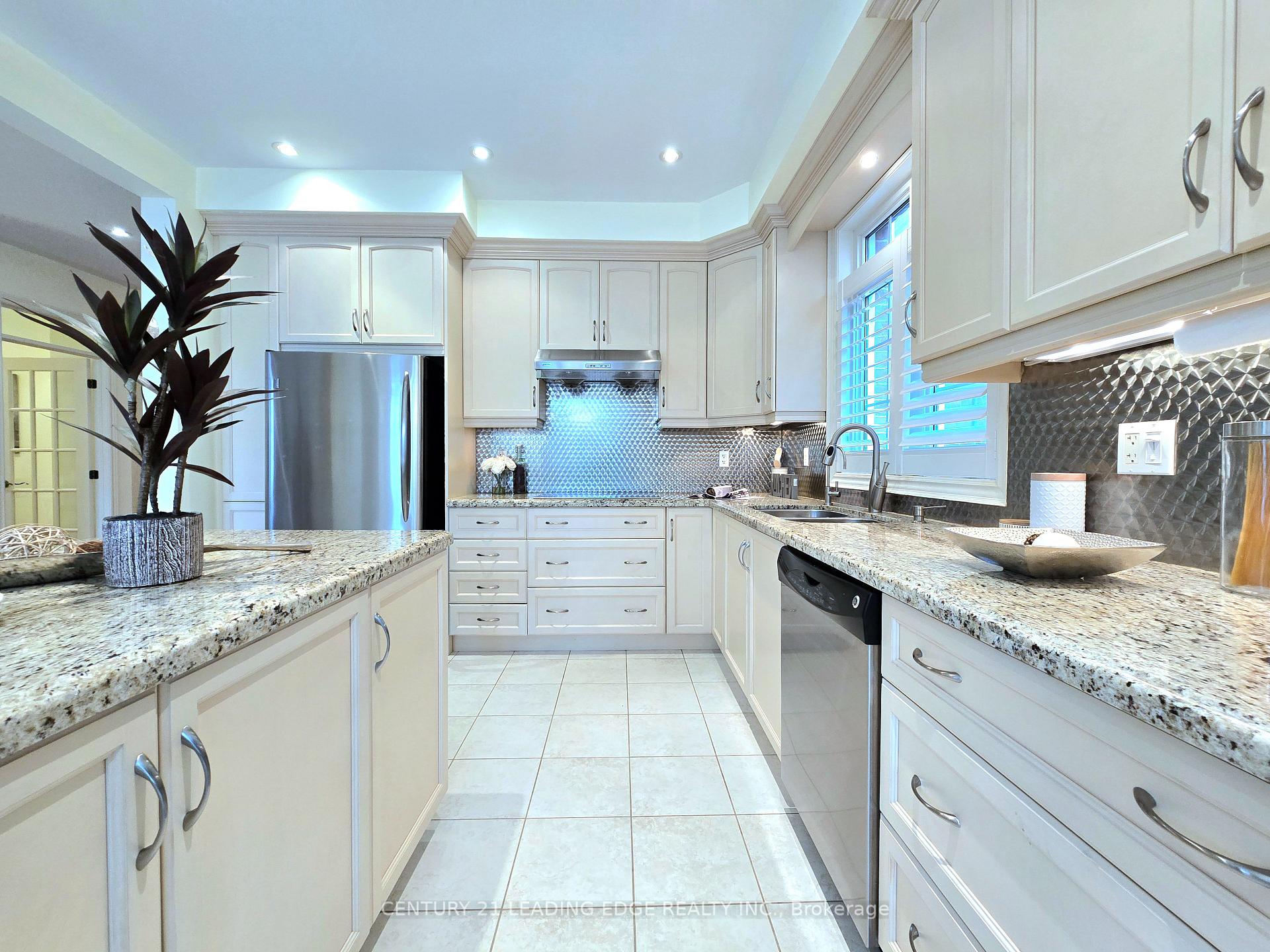 Photo 15 of 6 Castleglen Boulevard, Markham, Berczy — HOMEH