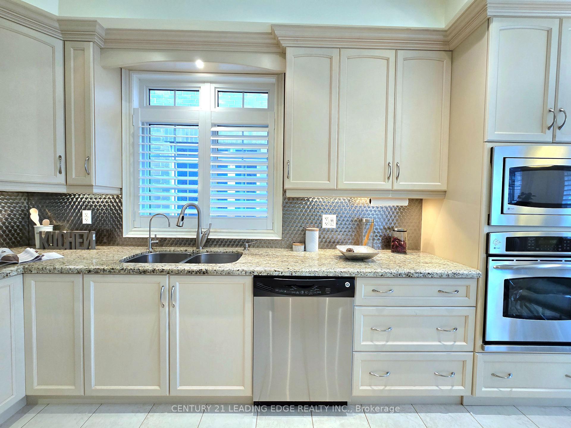 Photo 19 of 6 Castleglen Boulevard, Markham, Berczy — HOMEH