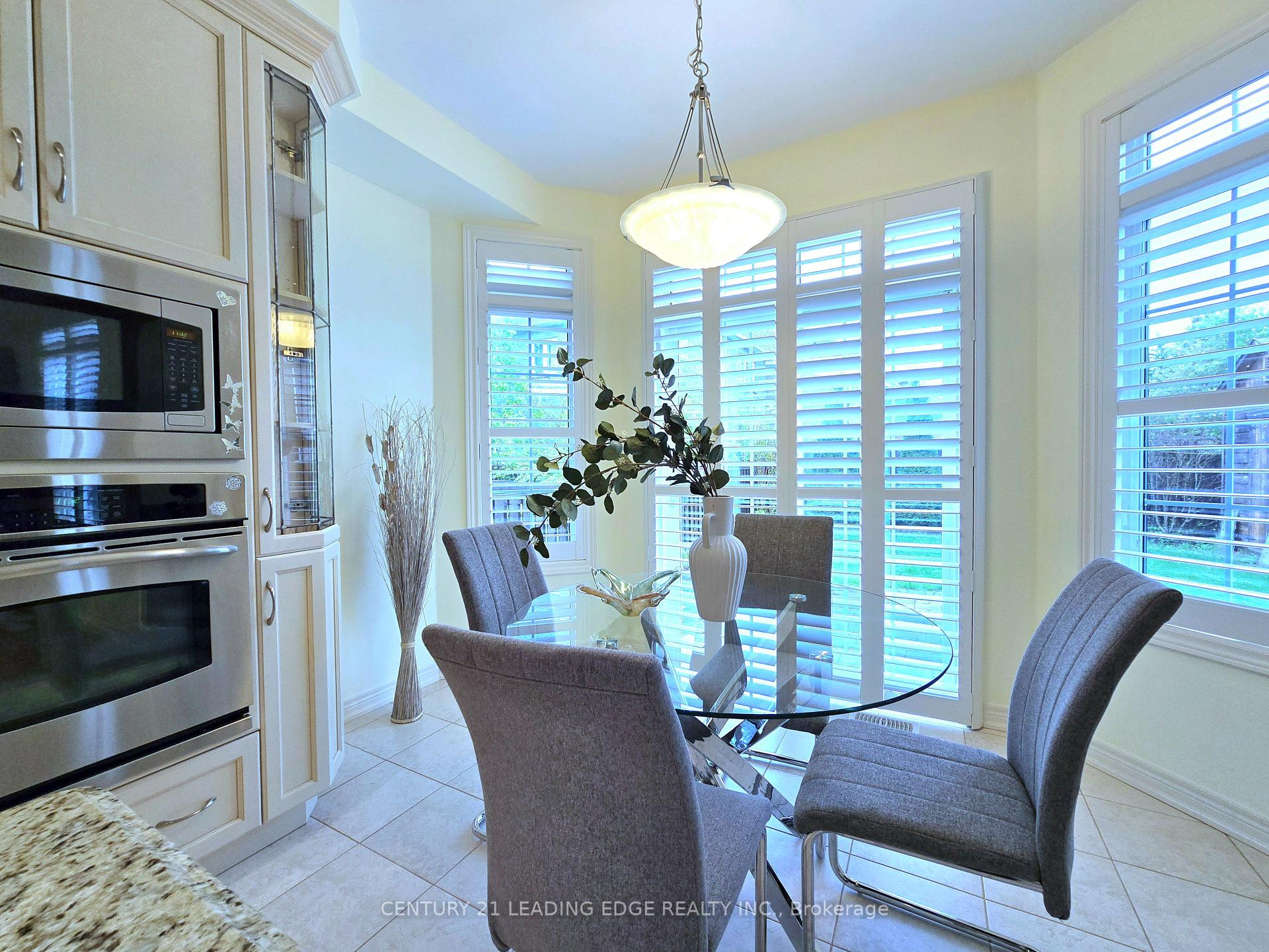 Photo 17 of 6 Castleglen Boulevard, Markham, Berczy — HOMEH