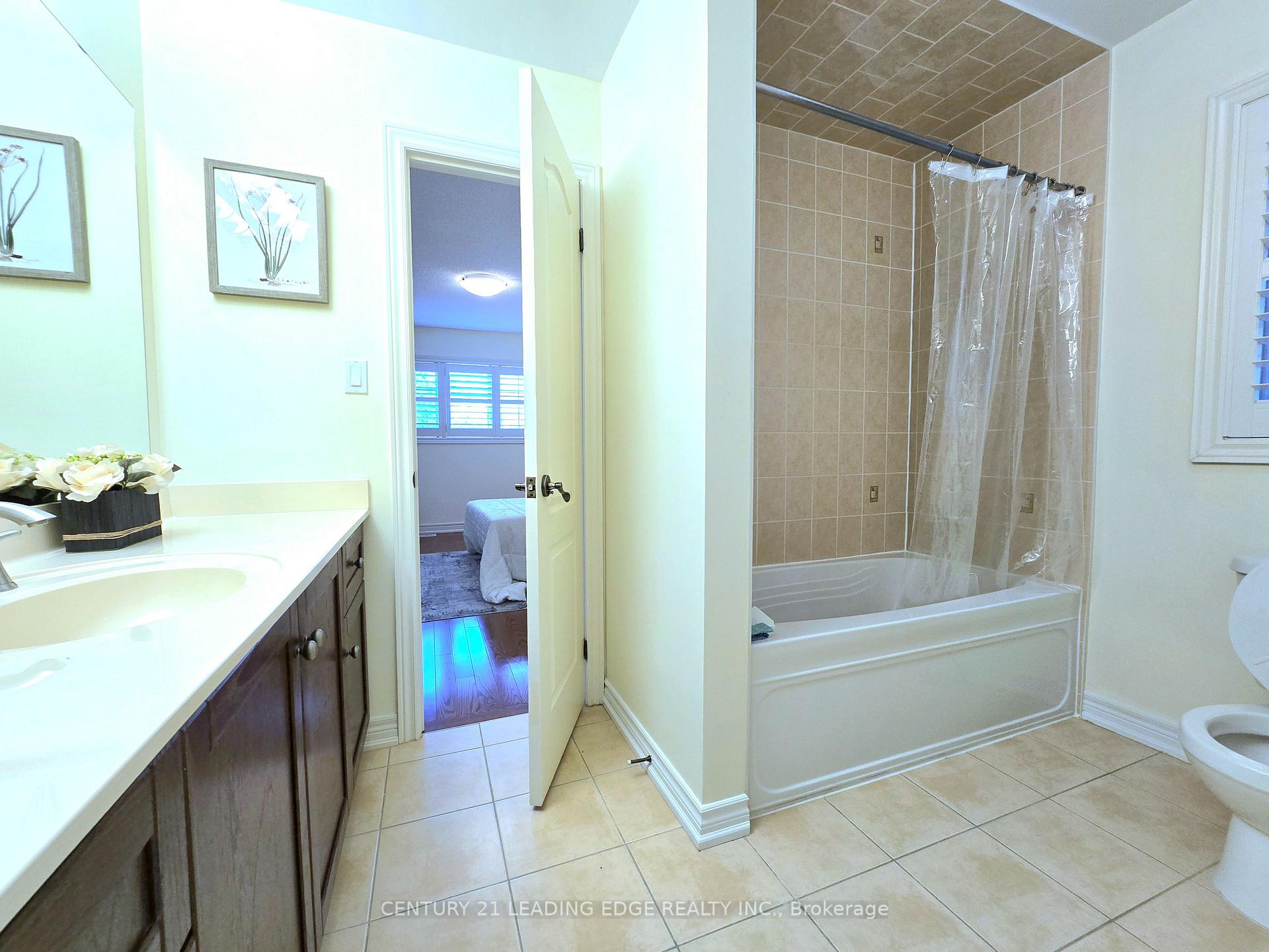 Photo 26 of 6 Castleglen Boulevard, Markham, Berczy — HOMEH