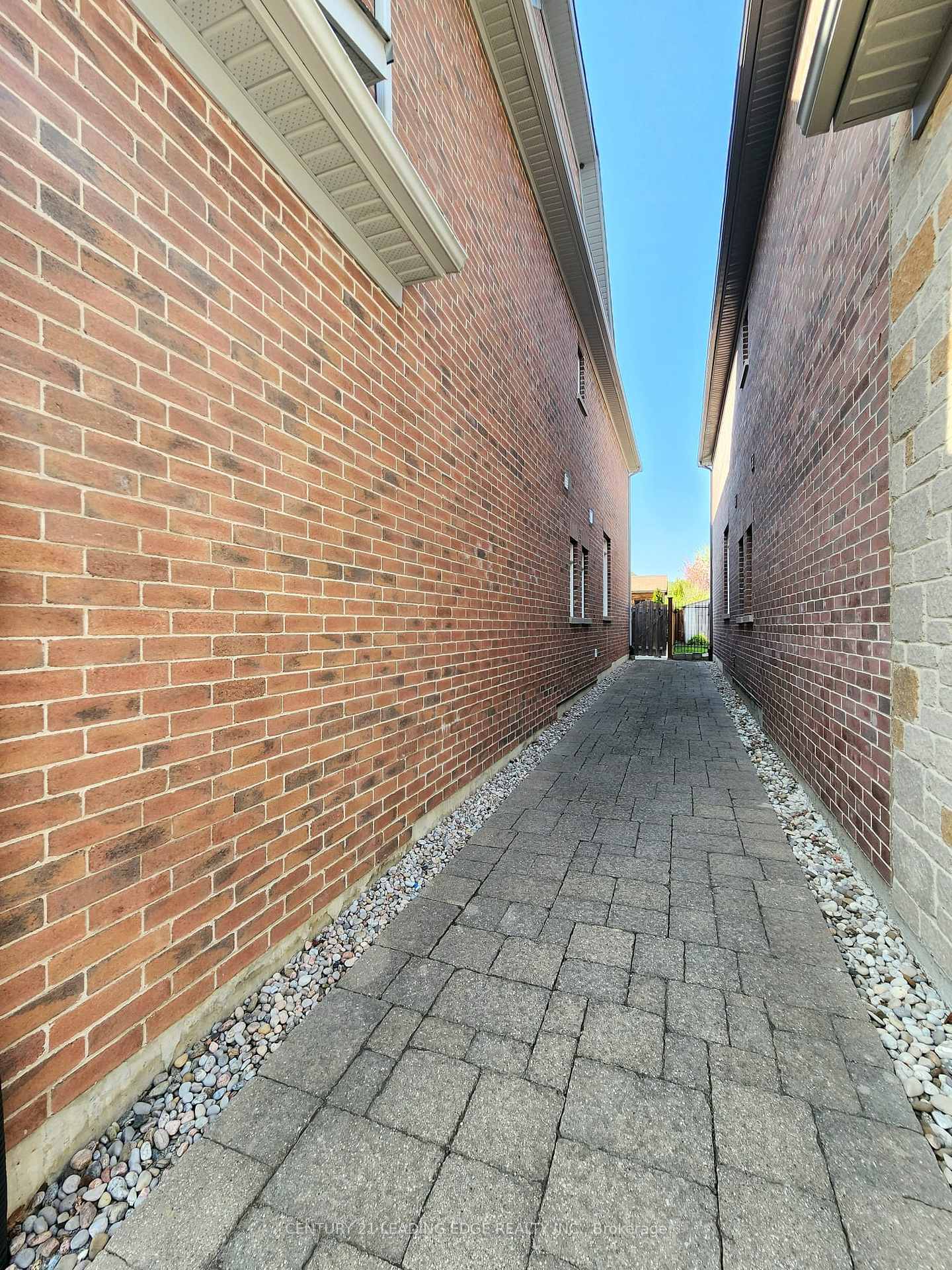 Photo 40 of 6 Castleglen Boulevard, Markham, Berczy — HOMEH