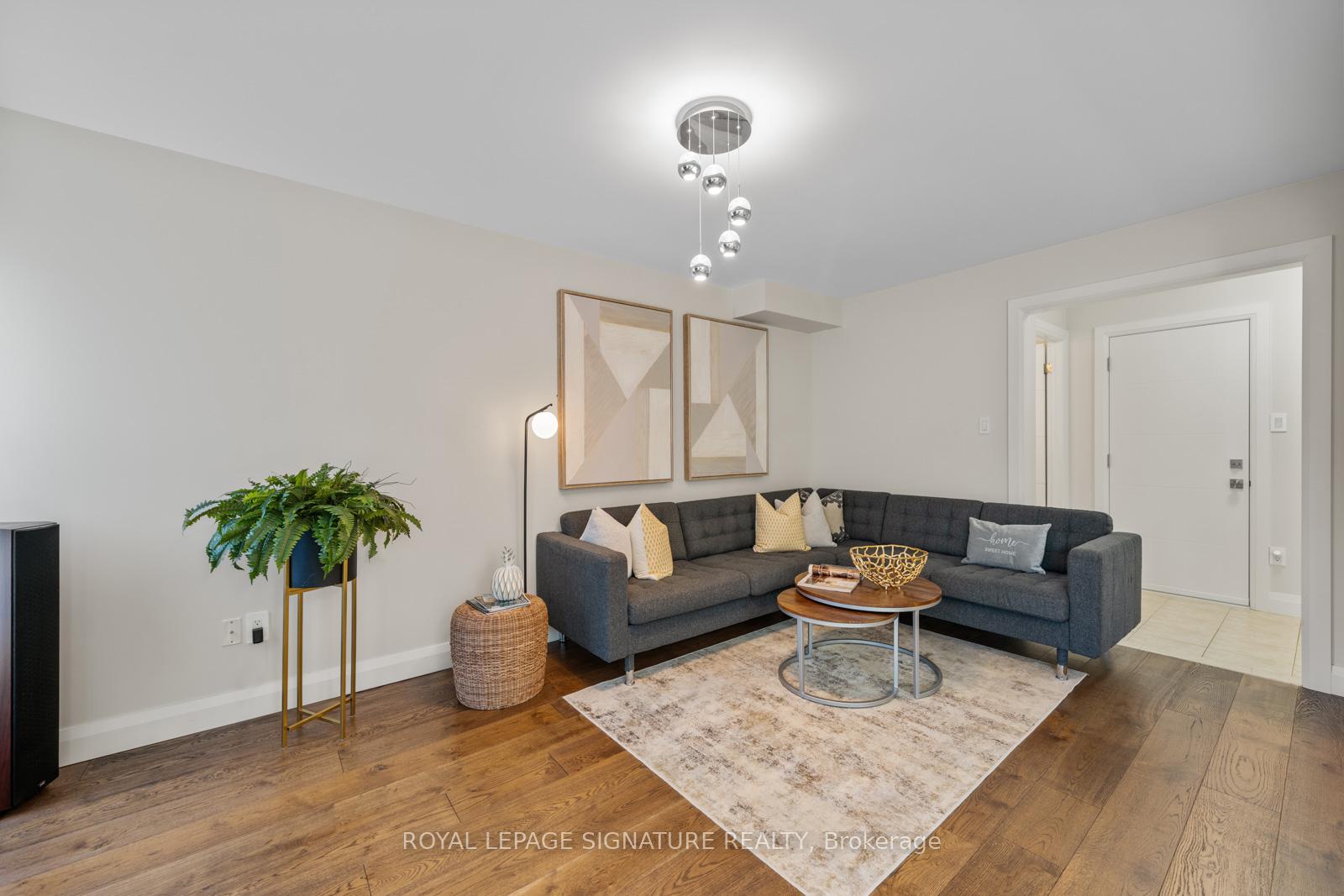 Photo 3 of 12 Barli Crescent, Vaughan, Patterson — HOMEH