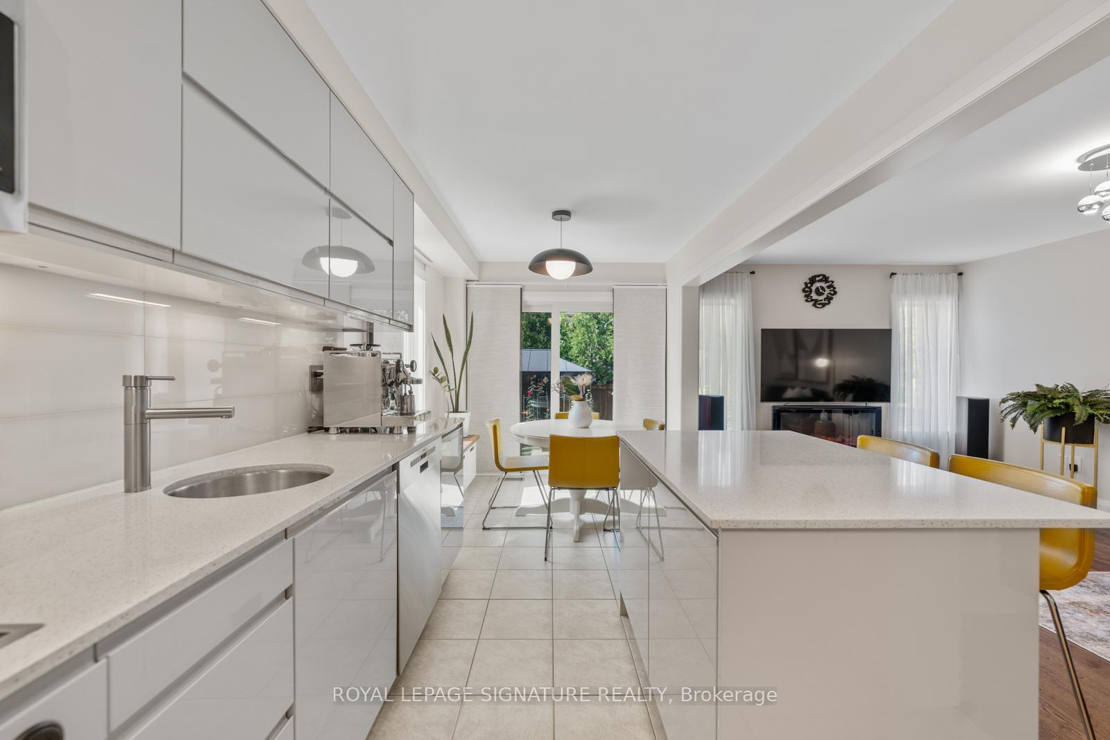 Photo 10 of 12 Barli Crescent, Vaughan, Patterson — HOMEH