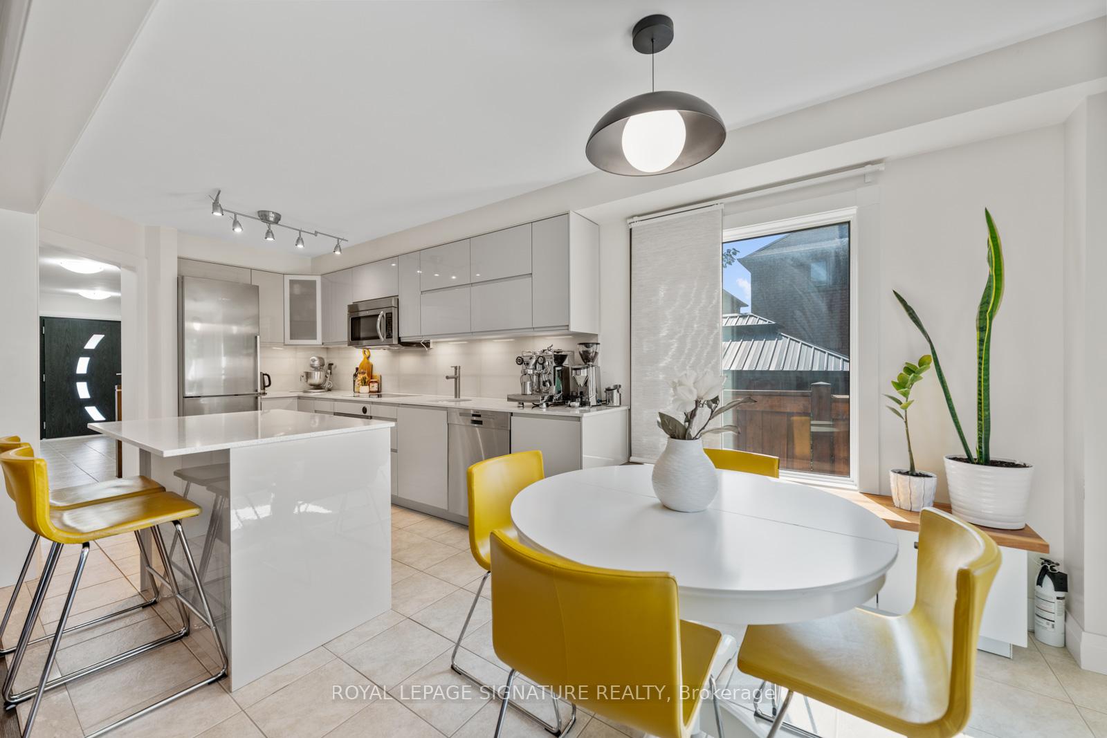 Photo 6 of 12 Barli Crescent, Vaughan, Patterson — HOMEH