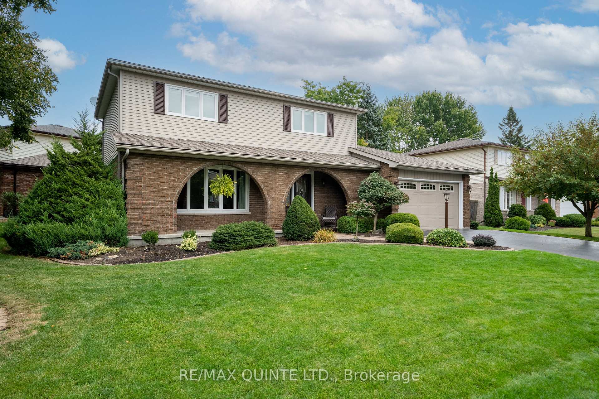 Photo 2 of 46 Grosvenor Drive, Belleville, Belleville Ward — HOMEH