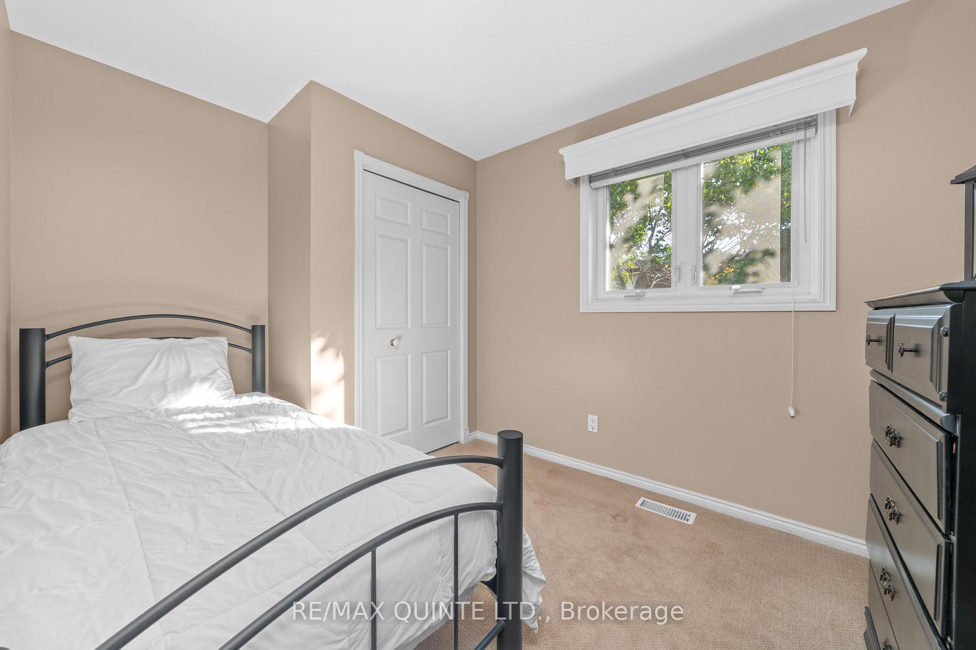 Photo 23 of 46 Grosvenor Drive, Belleville, Belleville Ward — HOMEH