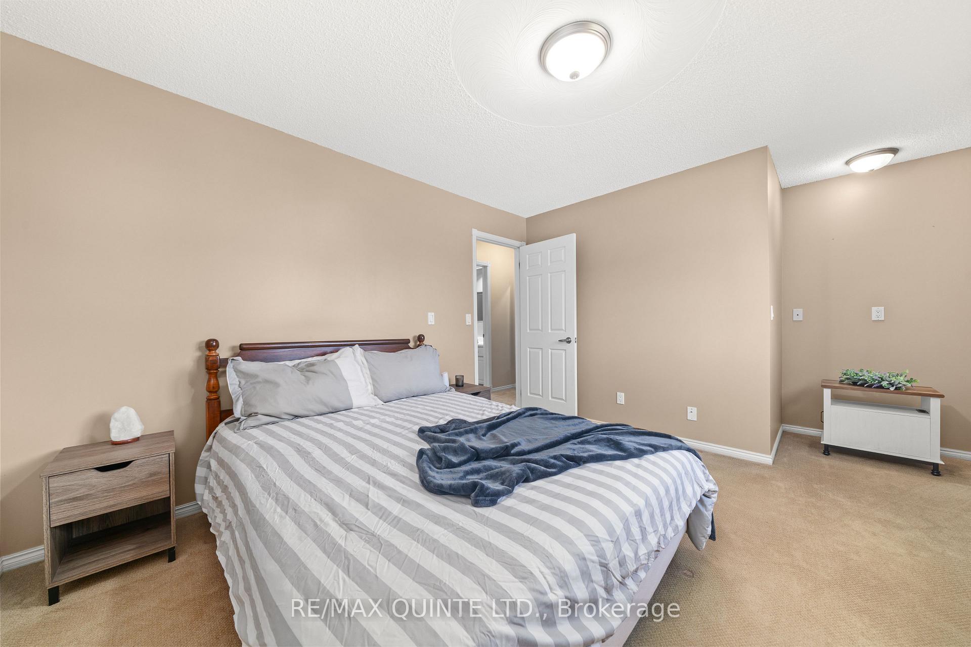 Photo 24 of 46 Grosvenor Drive, Belleville, Belleville Ward — HOMEH