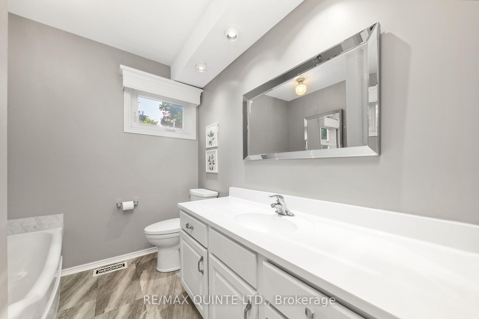 Photo 25 of 46 Grosvenor Drive, Belleville, Belleville Ward — HOMEH