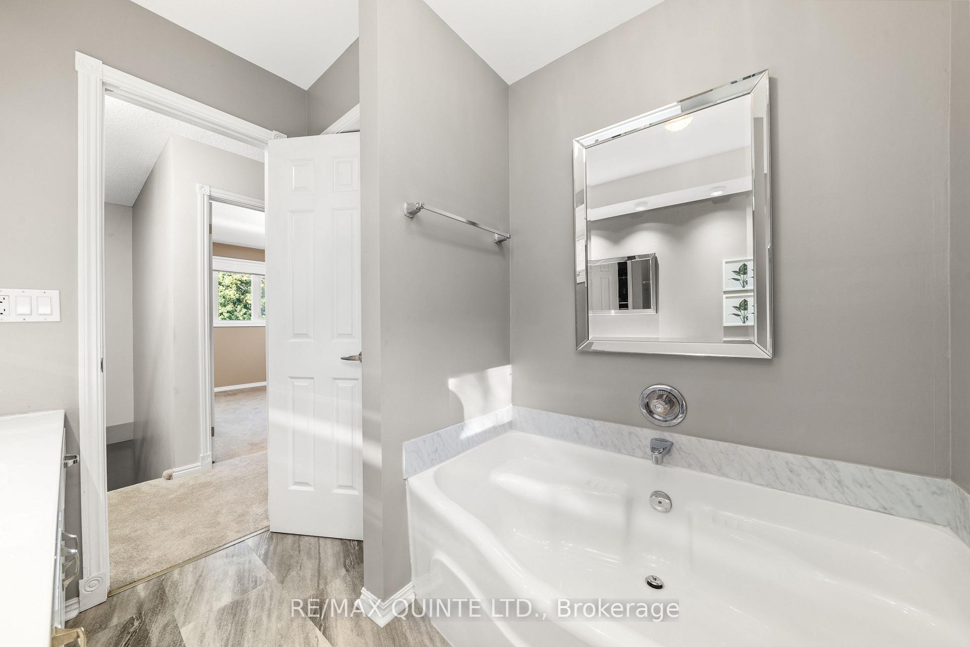 Photo 26 of 46 Grosvenor Drive, Belleville, Belleville Ward — HOMEH