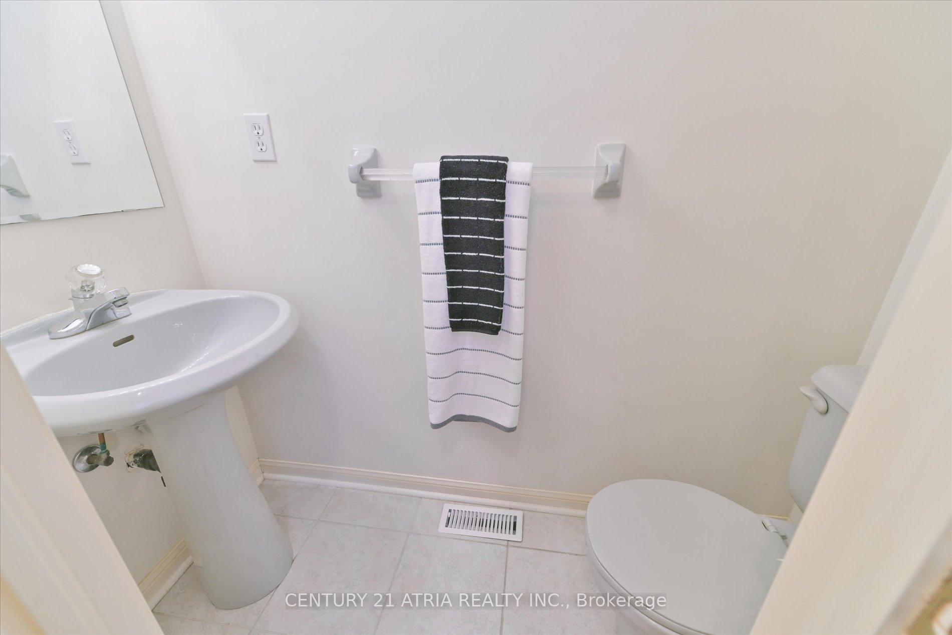 Photo 5 of 54 Castlemore Avenue, Markham, Berczy — HOMEH