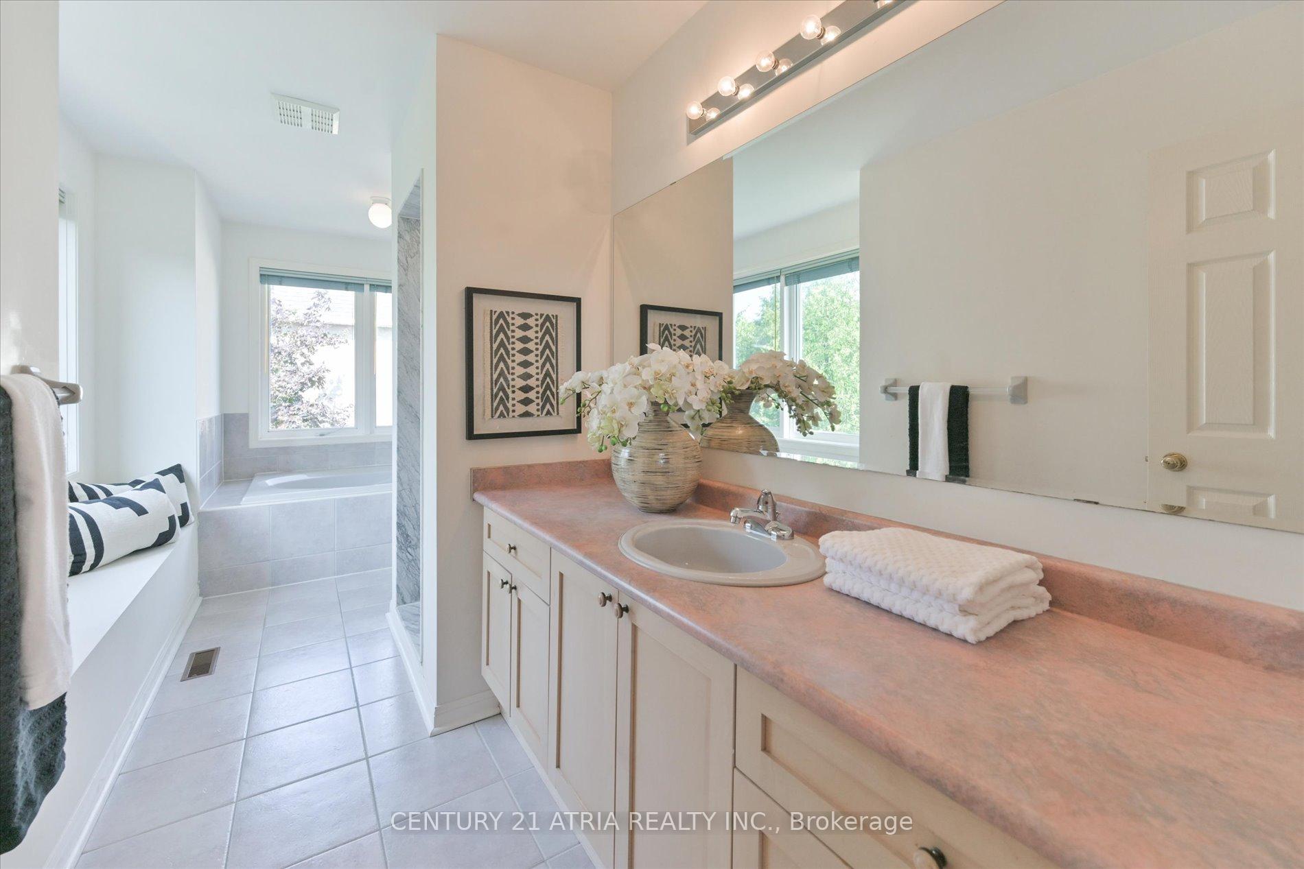 Photo 32 of 54 Castlemore Avenue, Markham, Berczy — HOMEH