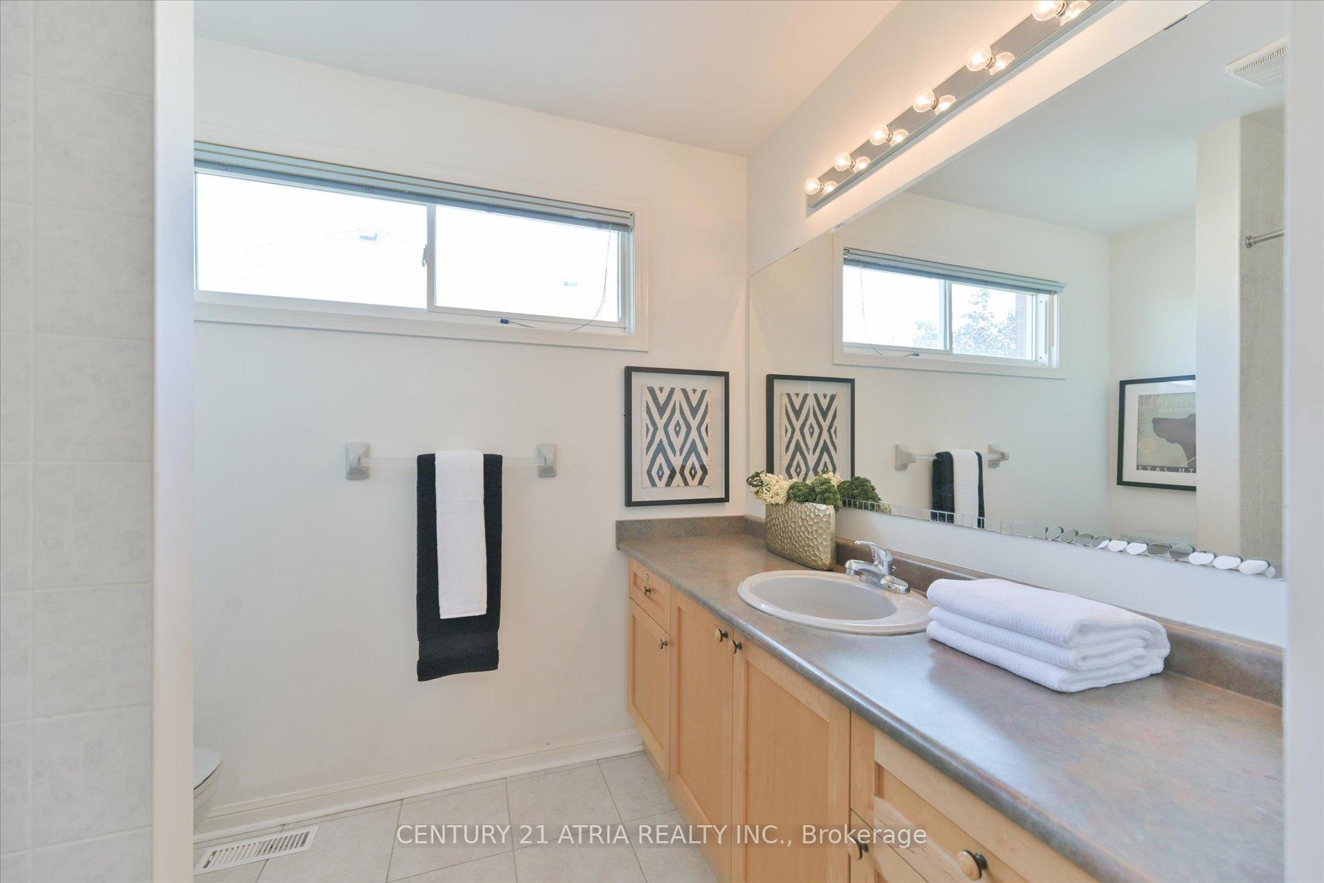 Photo 33 of 54 Castlemore Avenue, Markham, Berczy — HOMEH