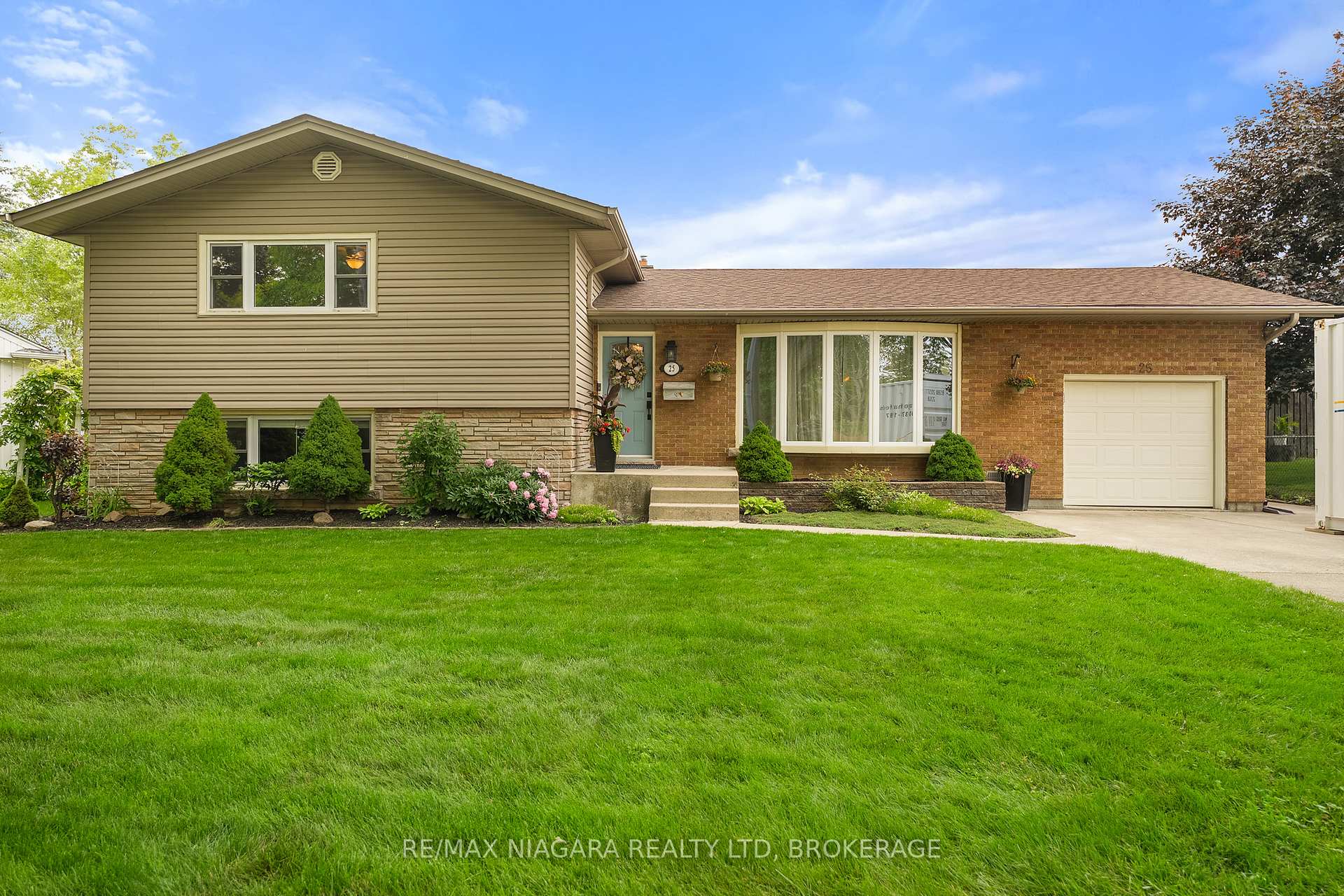 Photo 1 of 25 Oakmount Drive, St. Catharines, Glendale/Glenridge — HOMEH