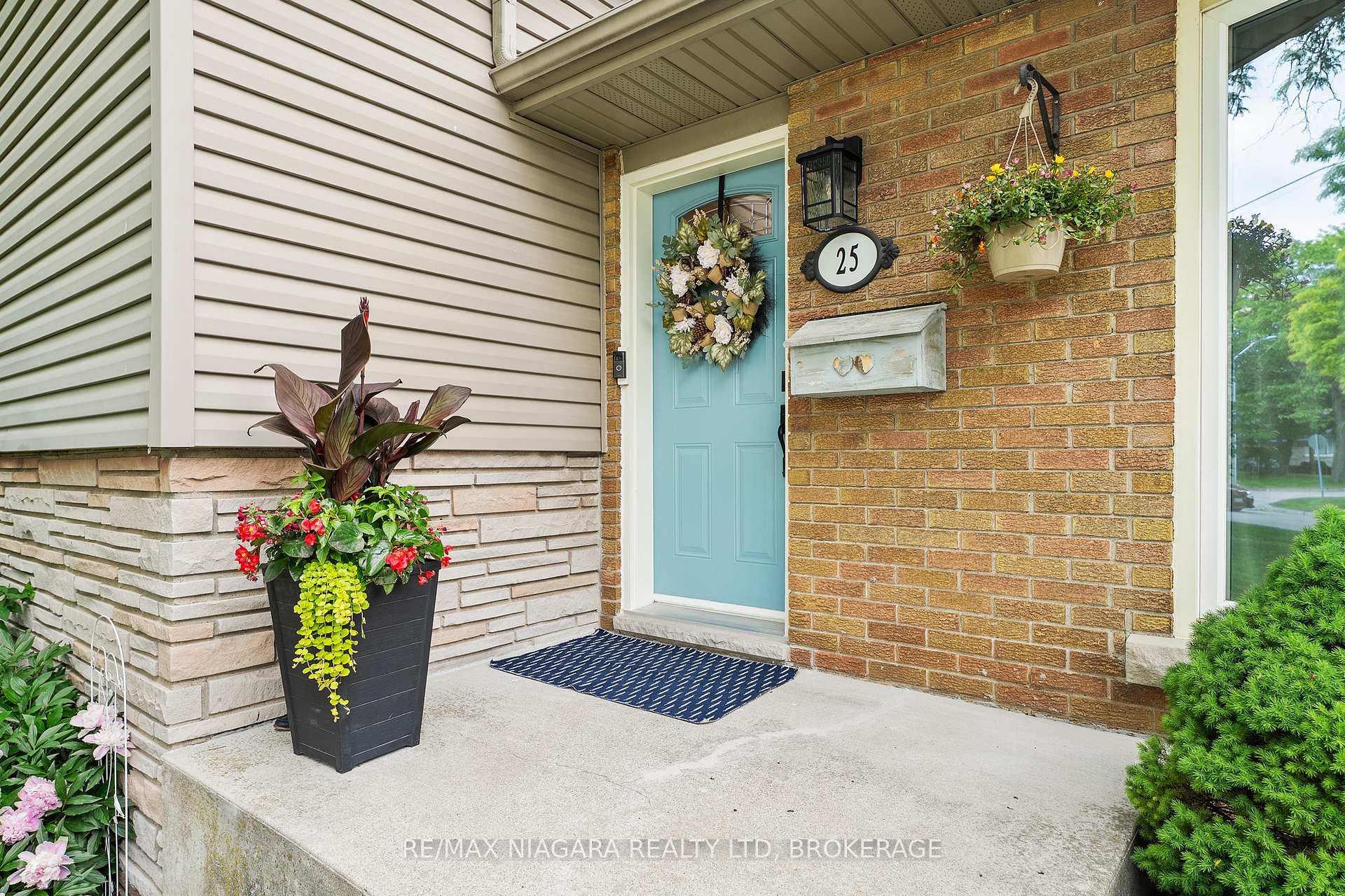 Photo 6 of 25 Oakmount Drive, St. Catharines, Glendale/Glenridge — HOMEH