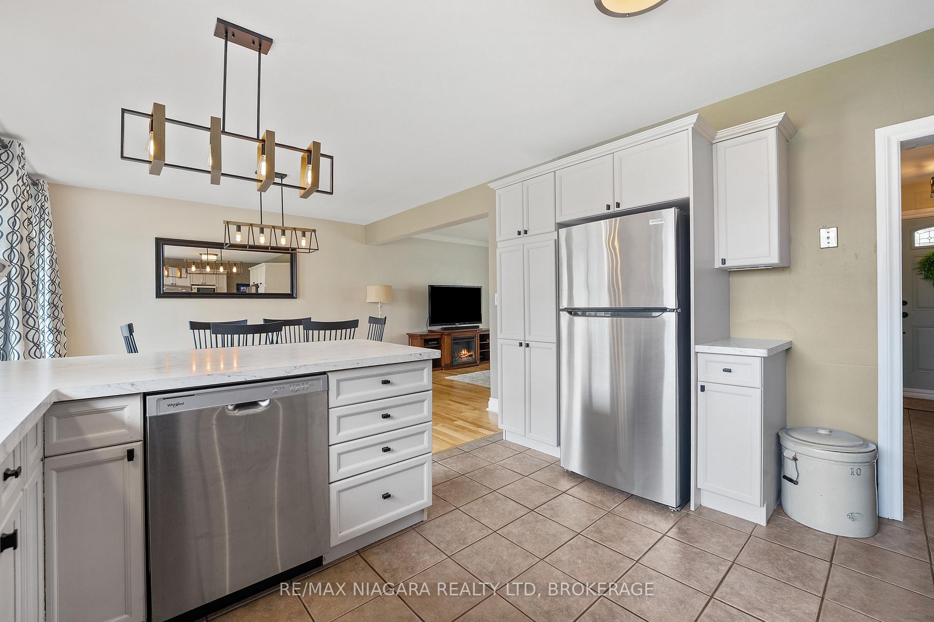 Photo 21 of 25 Oakmount Drive, St. Catharines, Glendale/Glenridge — HOMEH