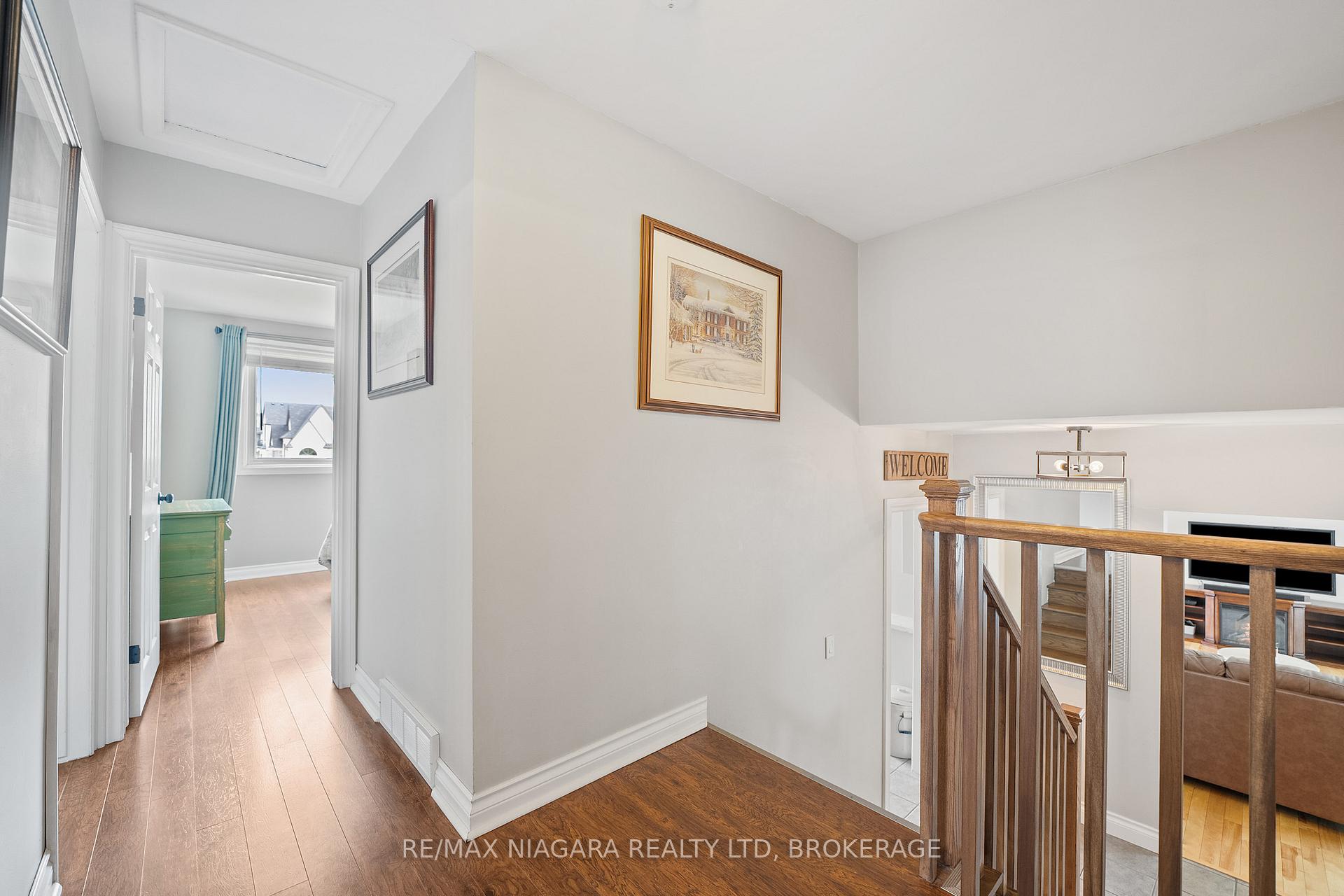 Photo 13 of 25 Oakmount Drive, St. Catharines, Glendale/Glenridge — HOMEH
