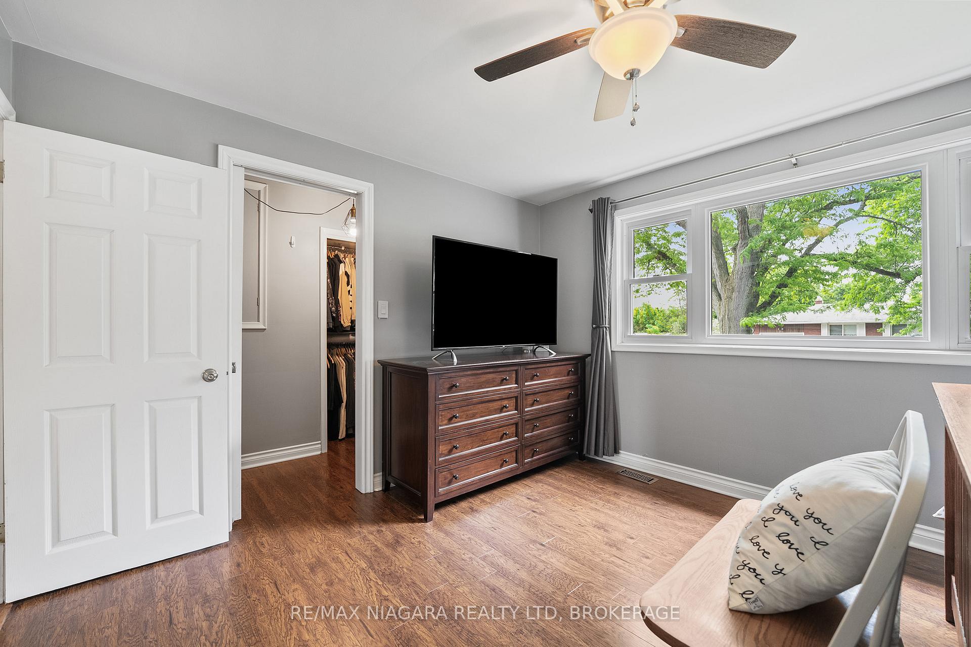 Photo 23 of 25 Oakmount Drive, St. Catharines, Glendale/Glenridge — HOMEH