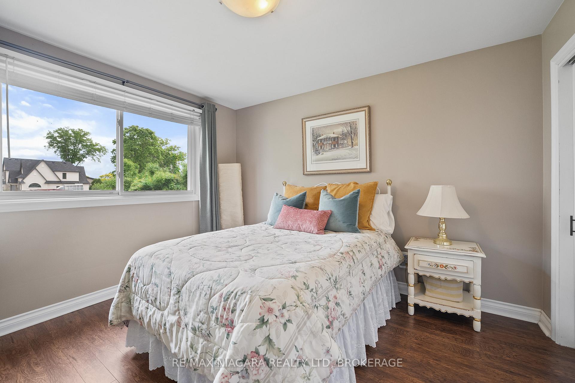 Photo 26 of 25 Oakmount Drive, St. Catharines, Glendale/Glenridge — HOMEH