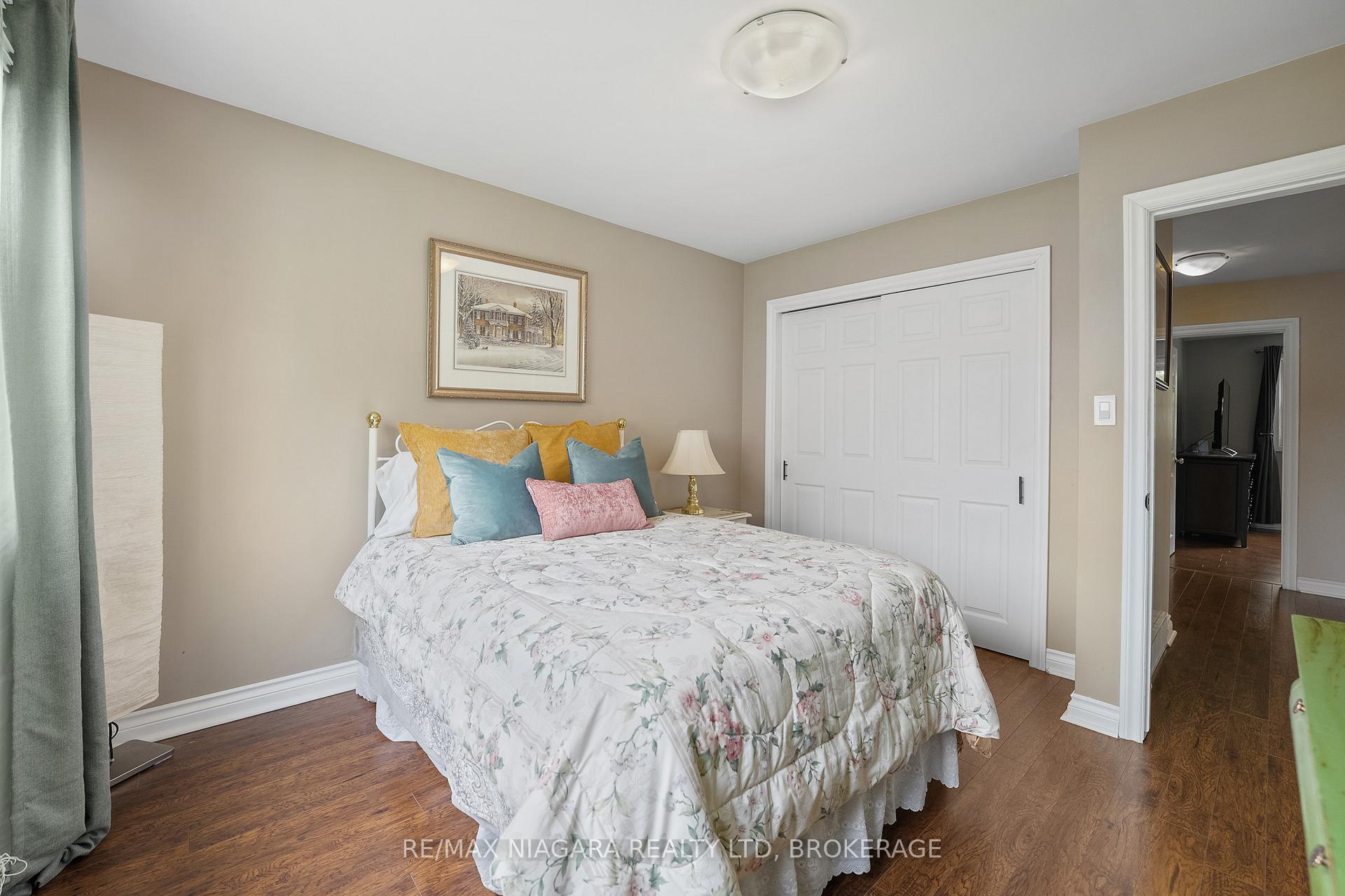 Photo 16 of 25 Oakmount Drive, St. Catharines, Glendale/Glenridge — HOMEH