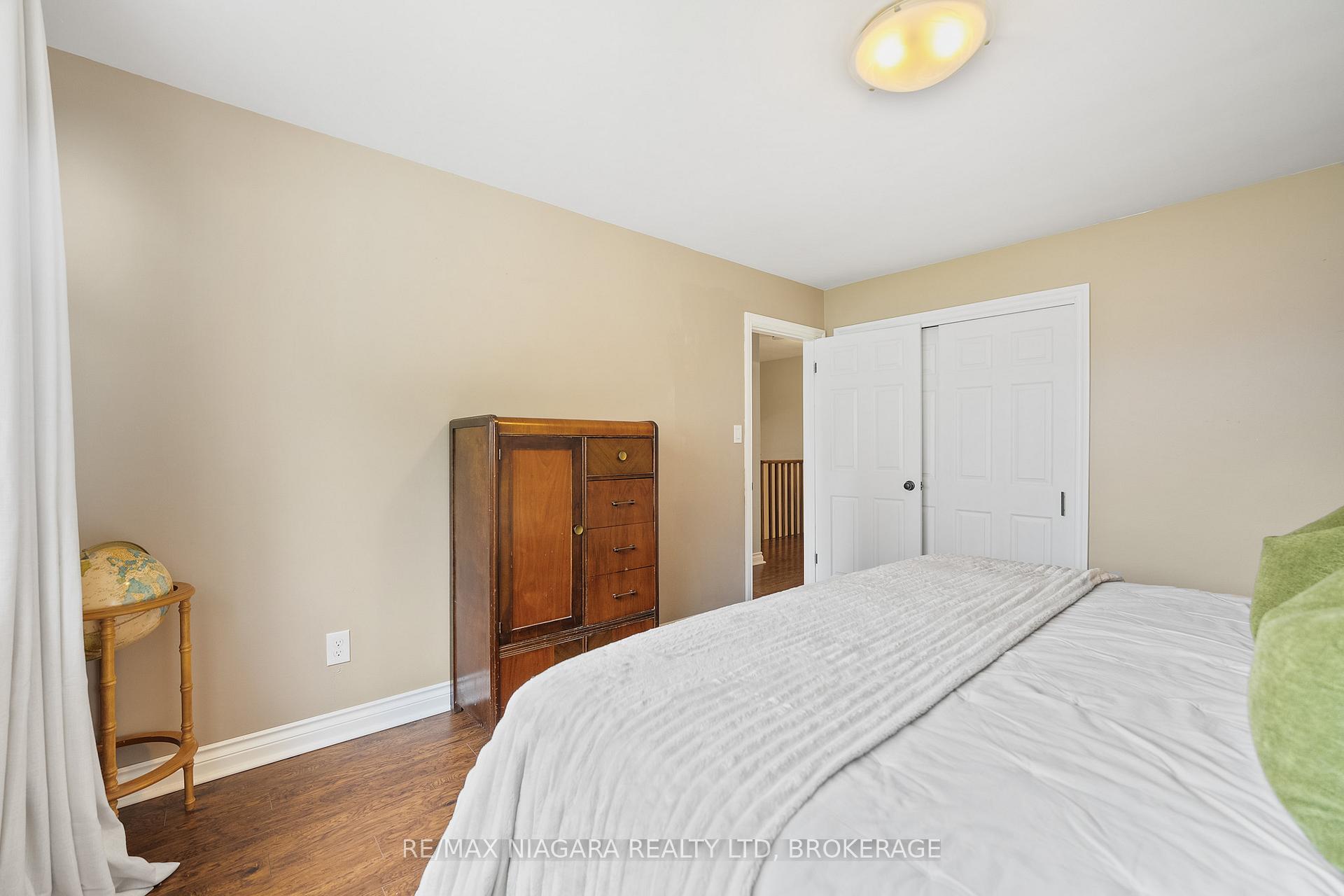Photo 20 of 25 Oakmount Drive, St. Catharines, Glendale/Glenridge — HOMEH