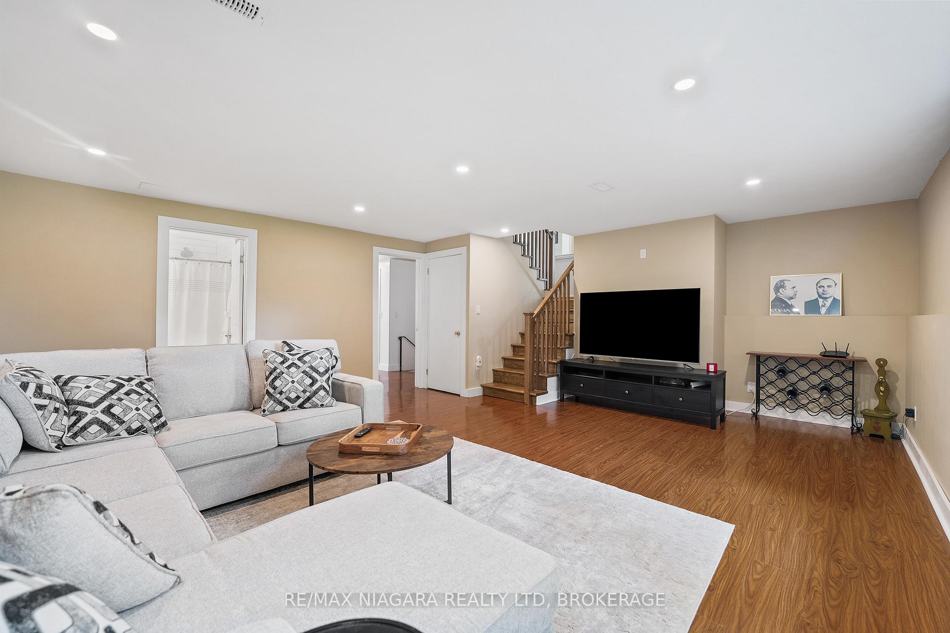 Photo 28 of 25 Oakmount Drive, St. Catharines, Glendale/Glenridge — HOMEH